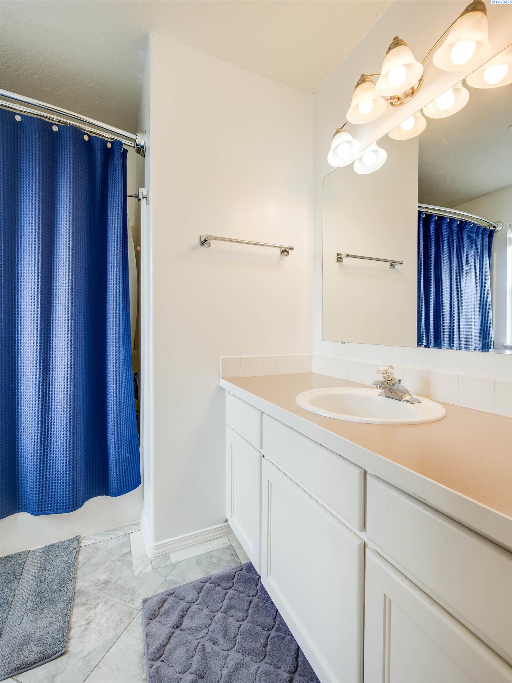 1720 NW Bella Vista Dr