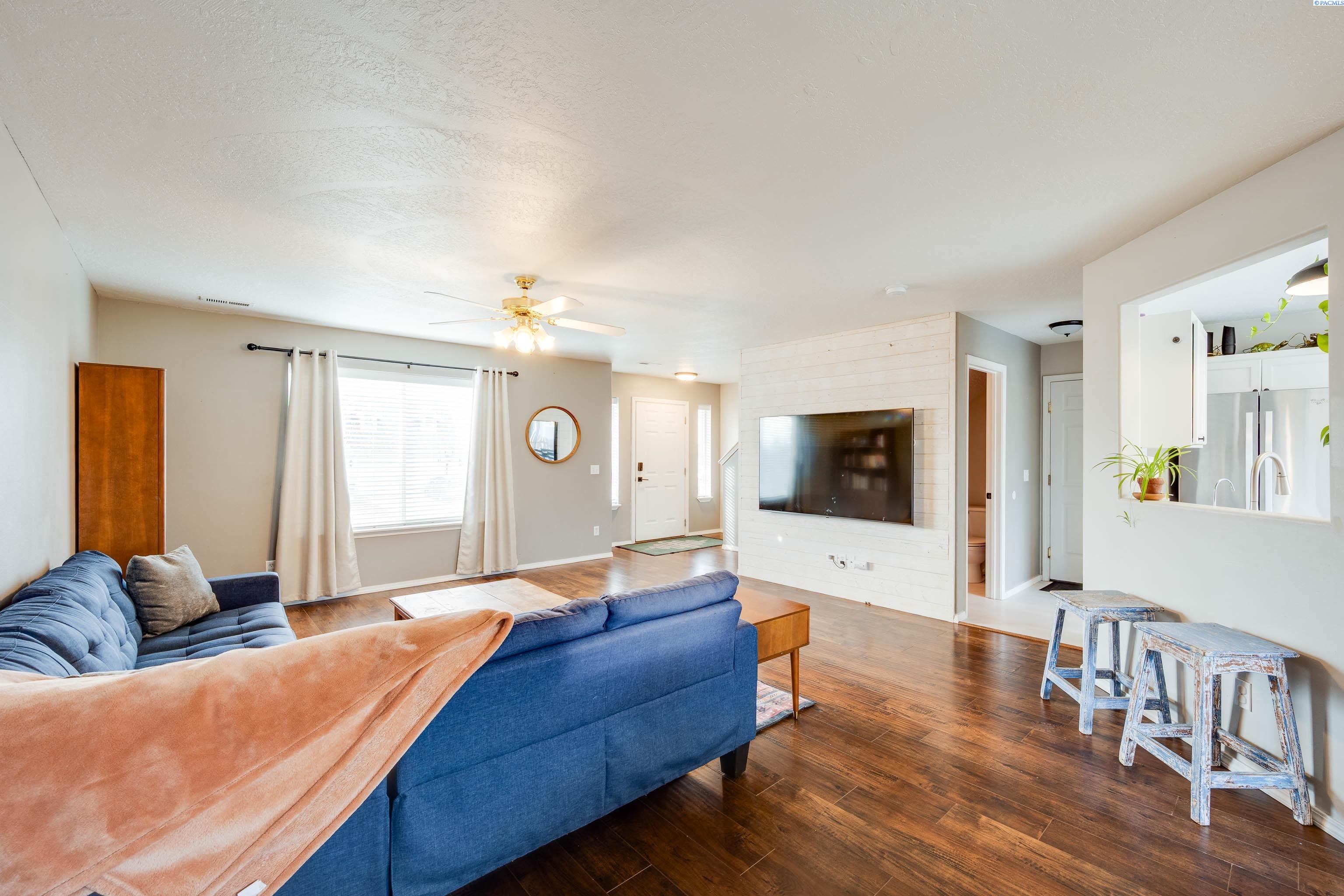 1720 NW Bella Vista Dr