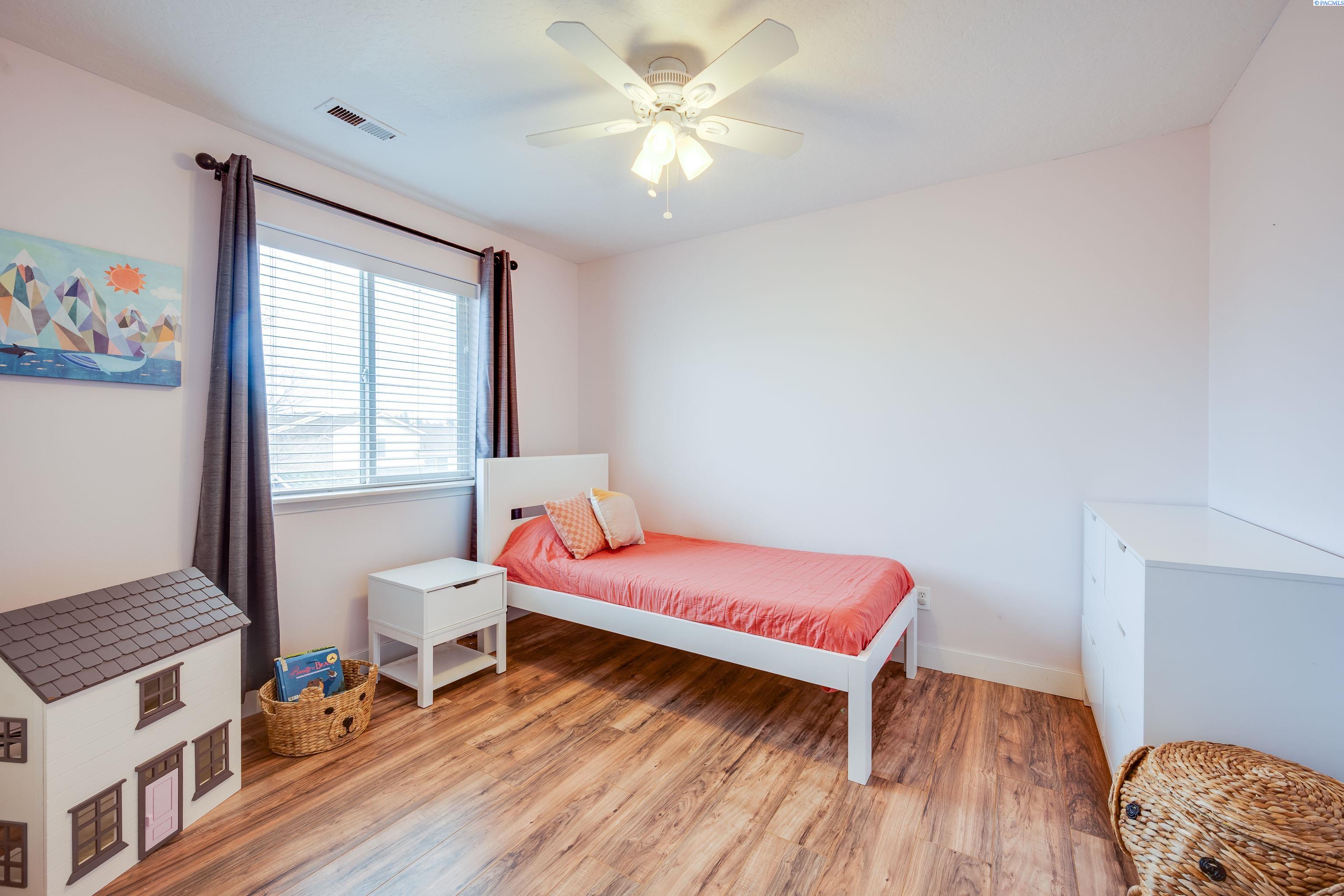 1720 NW Bella Vista Dr