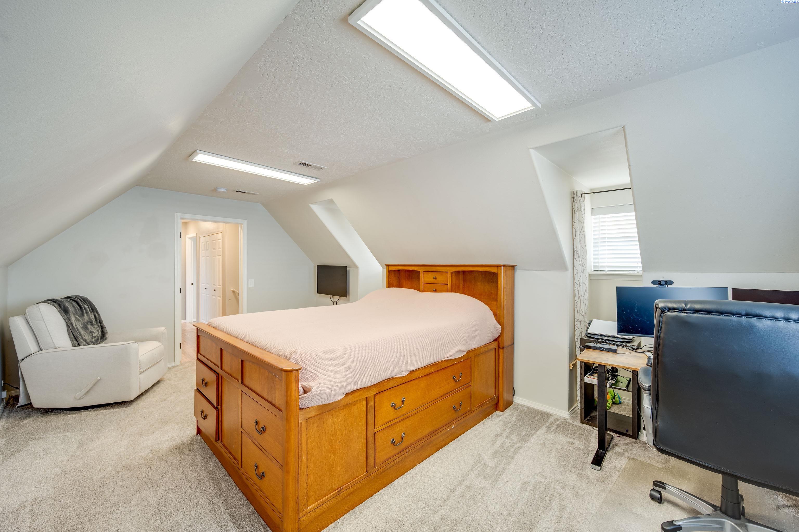 1720 NW Bella Vista Dr