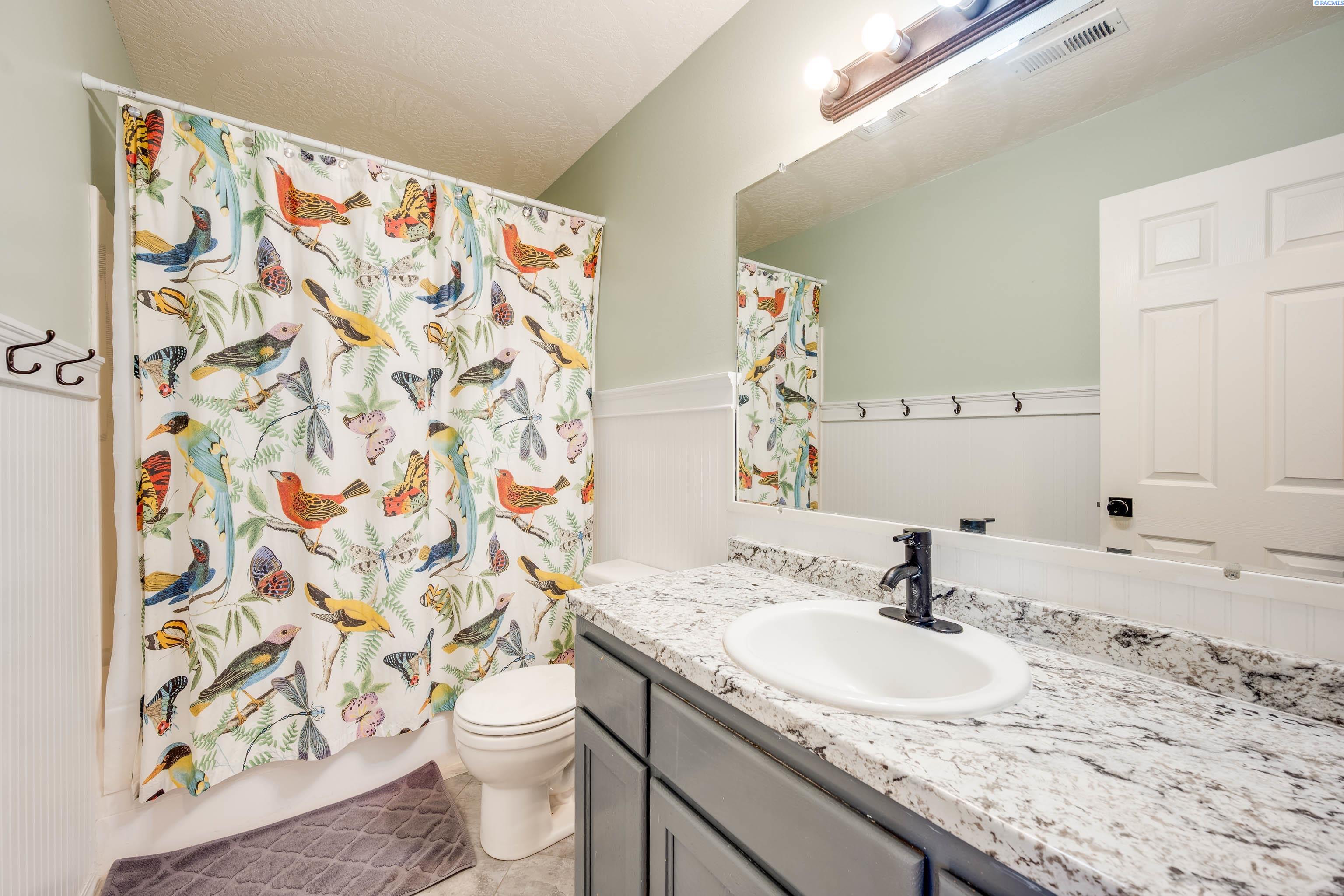 1720 NW Bella Vista Dr