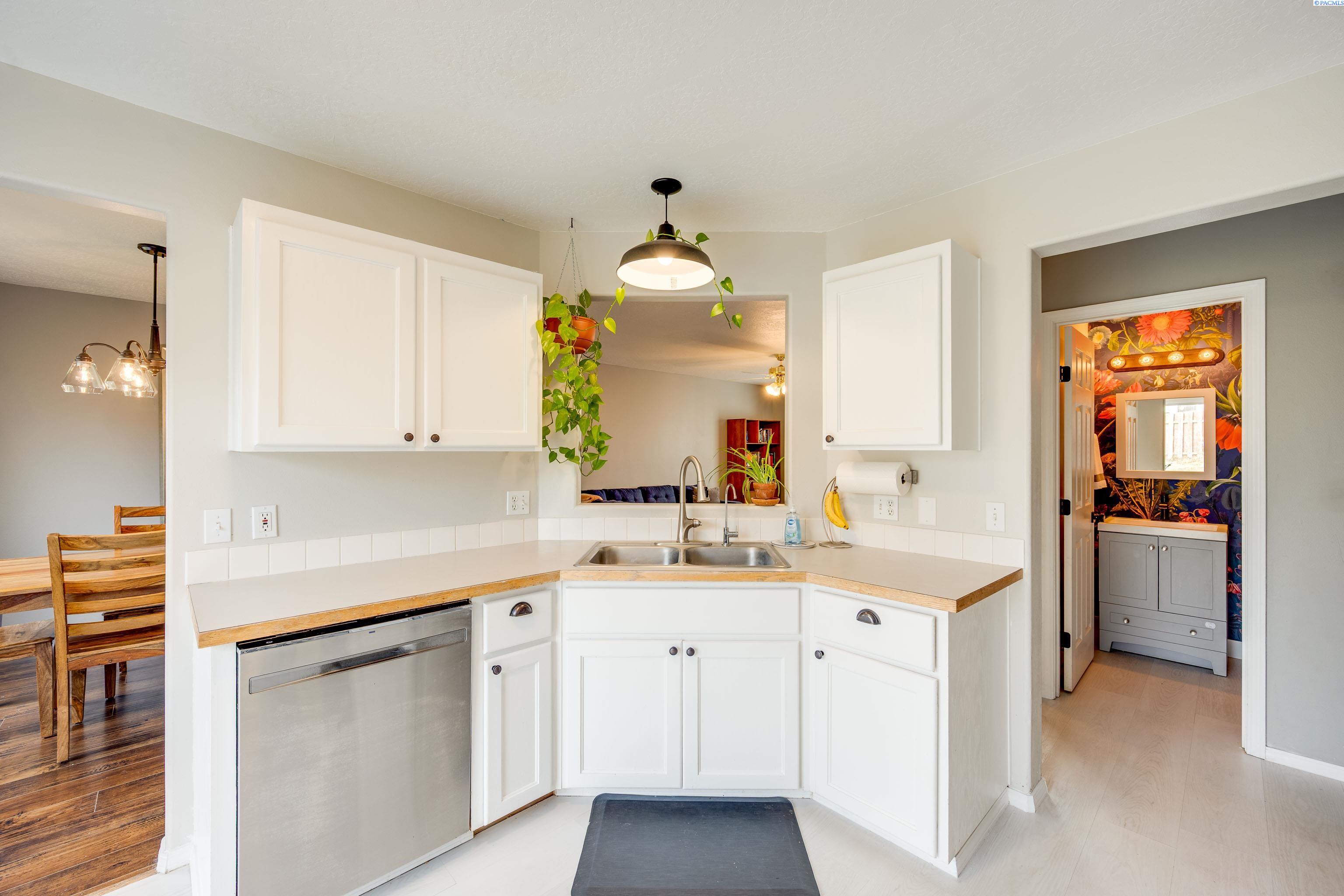 1720 NW Bella Vista Dr