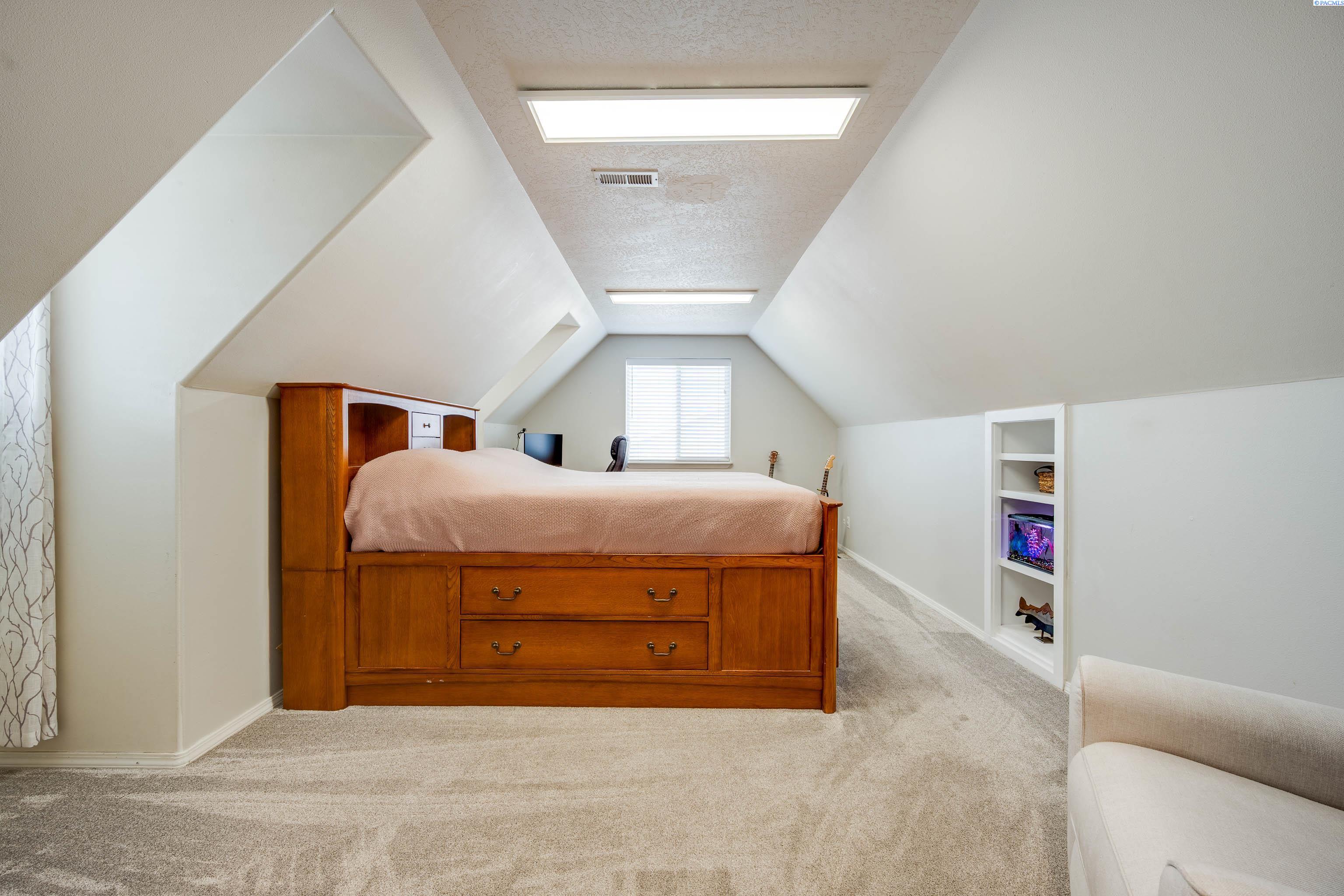 1720 NW Bella Vista Dr