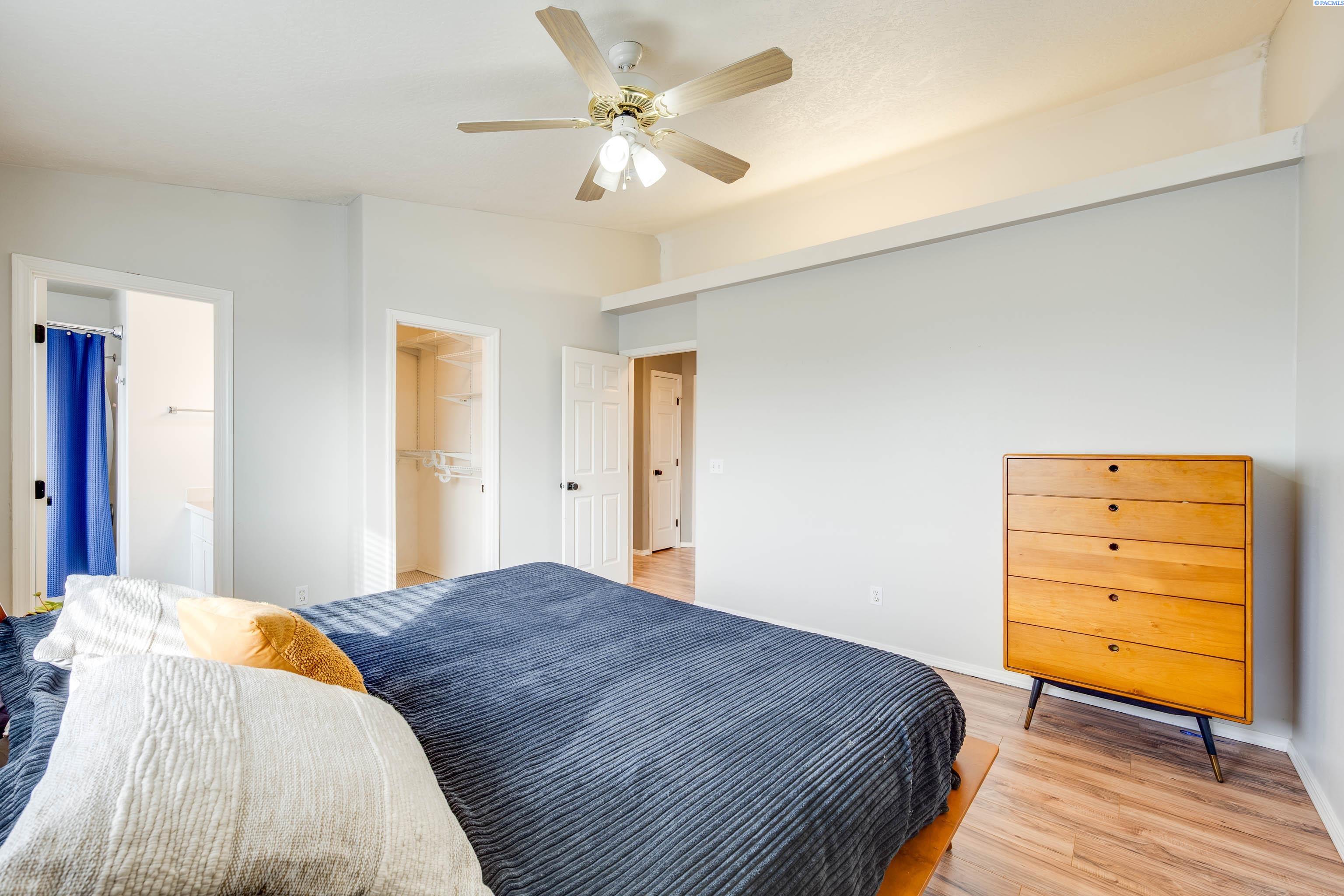 1720 NW Bella Vista Dr