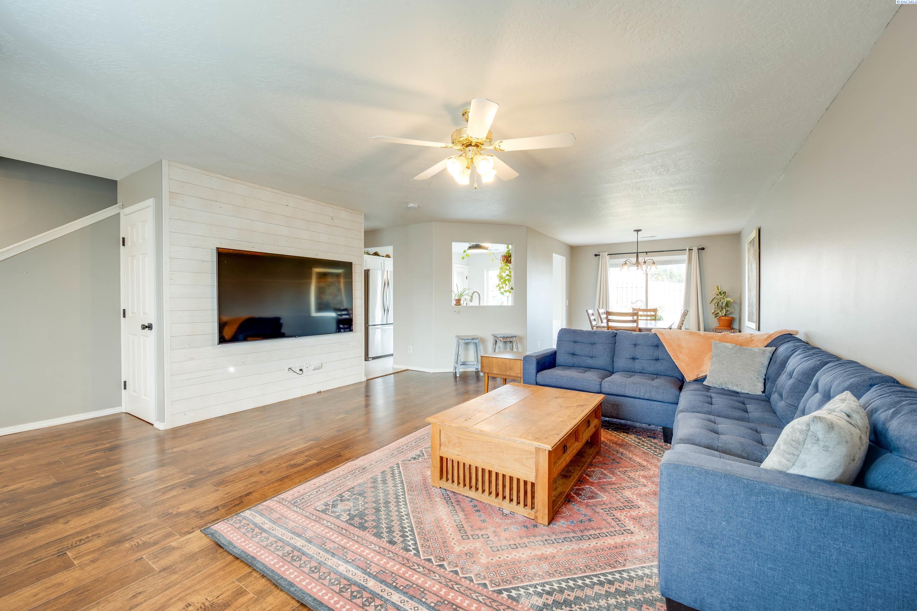 1720 NW Bella Vista Dr