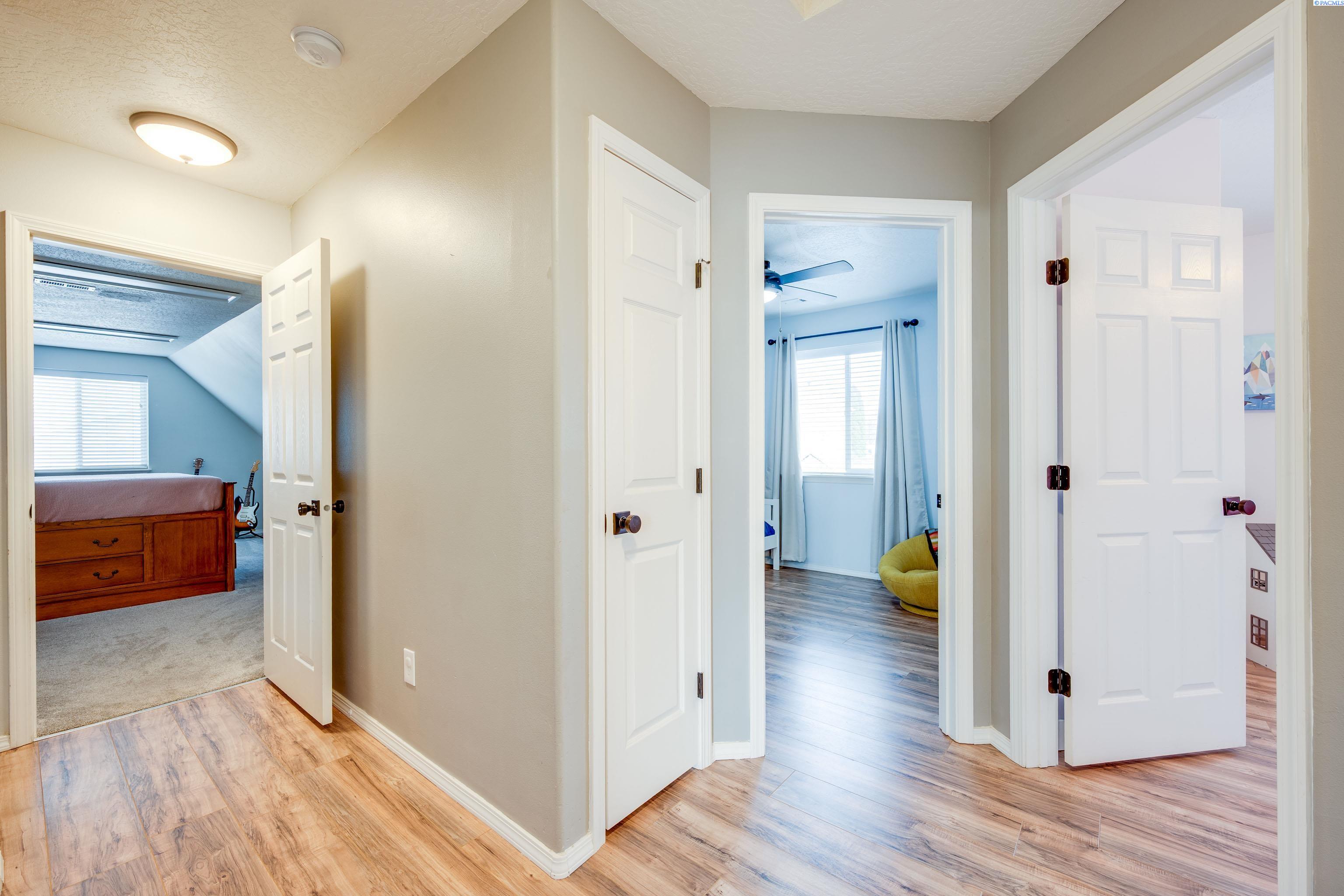 1720 NW Bella Vista Dr