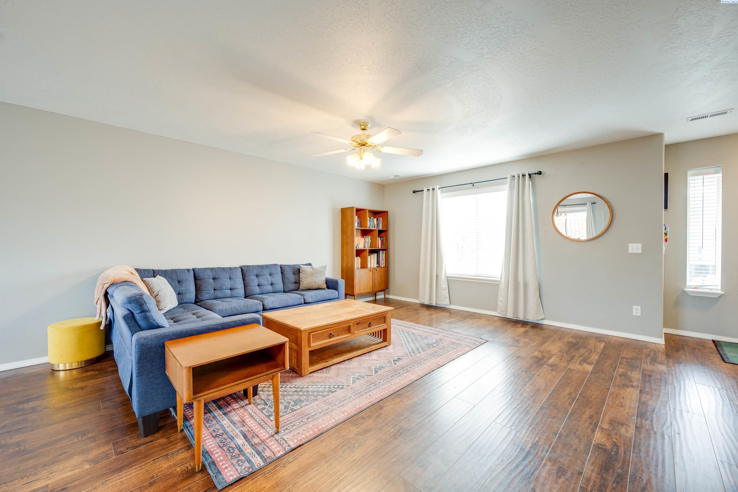 1720 NW Bella Vista Dr