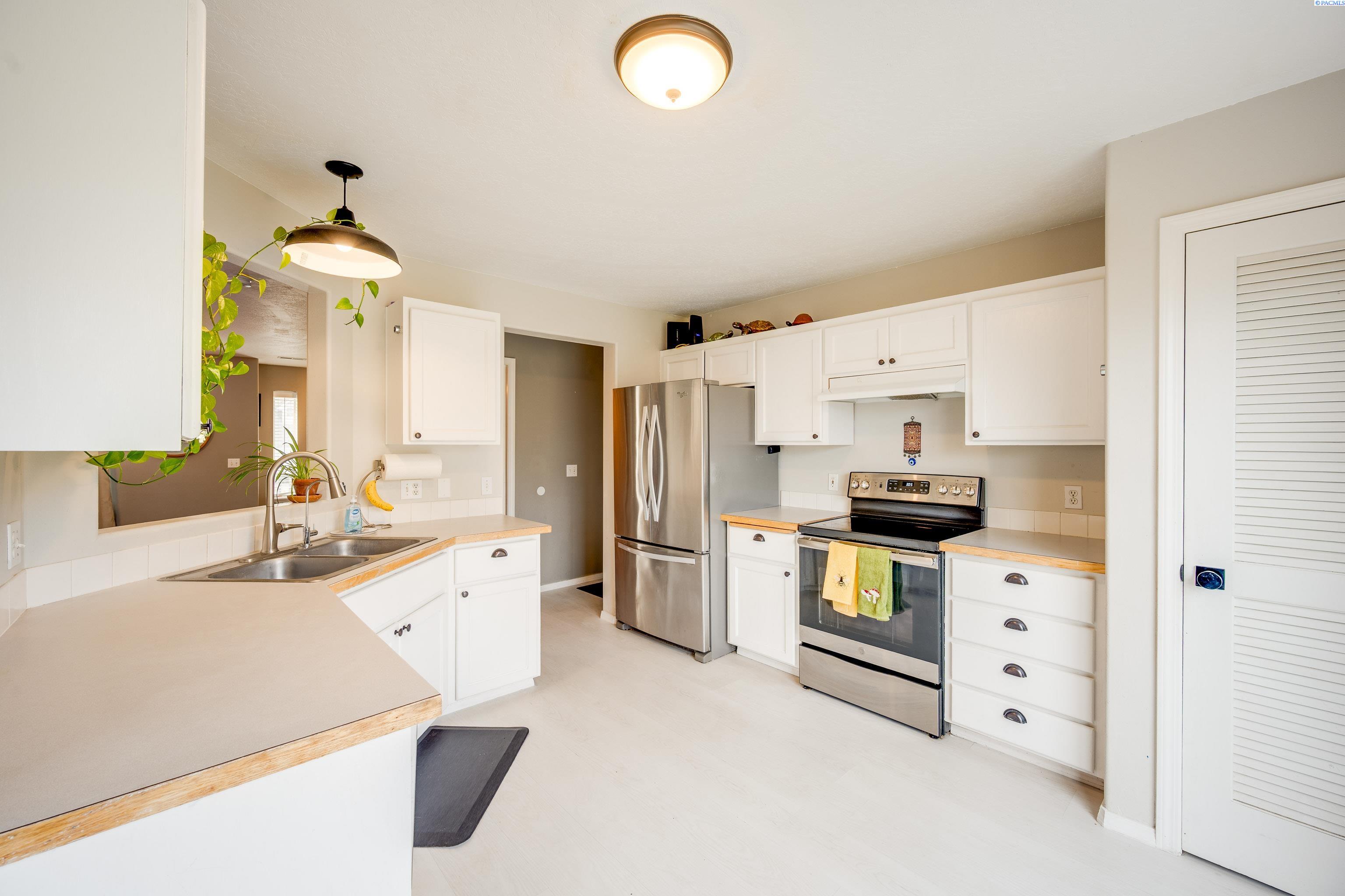 1720 NW Bella Vista Dr