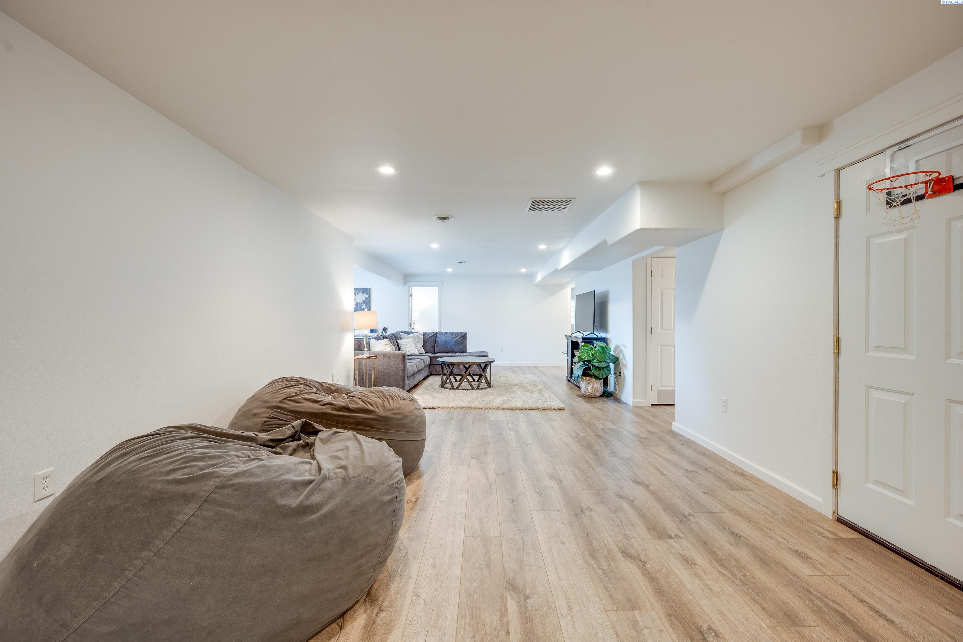 1245 SW Campus View Drive