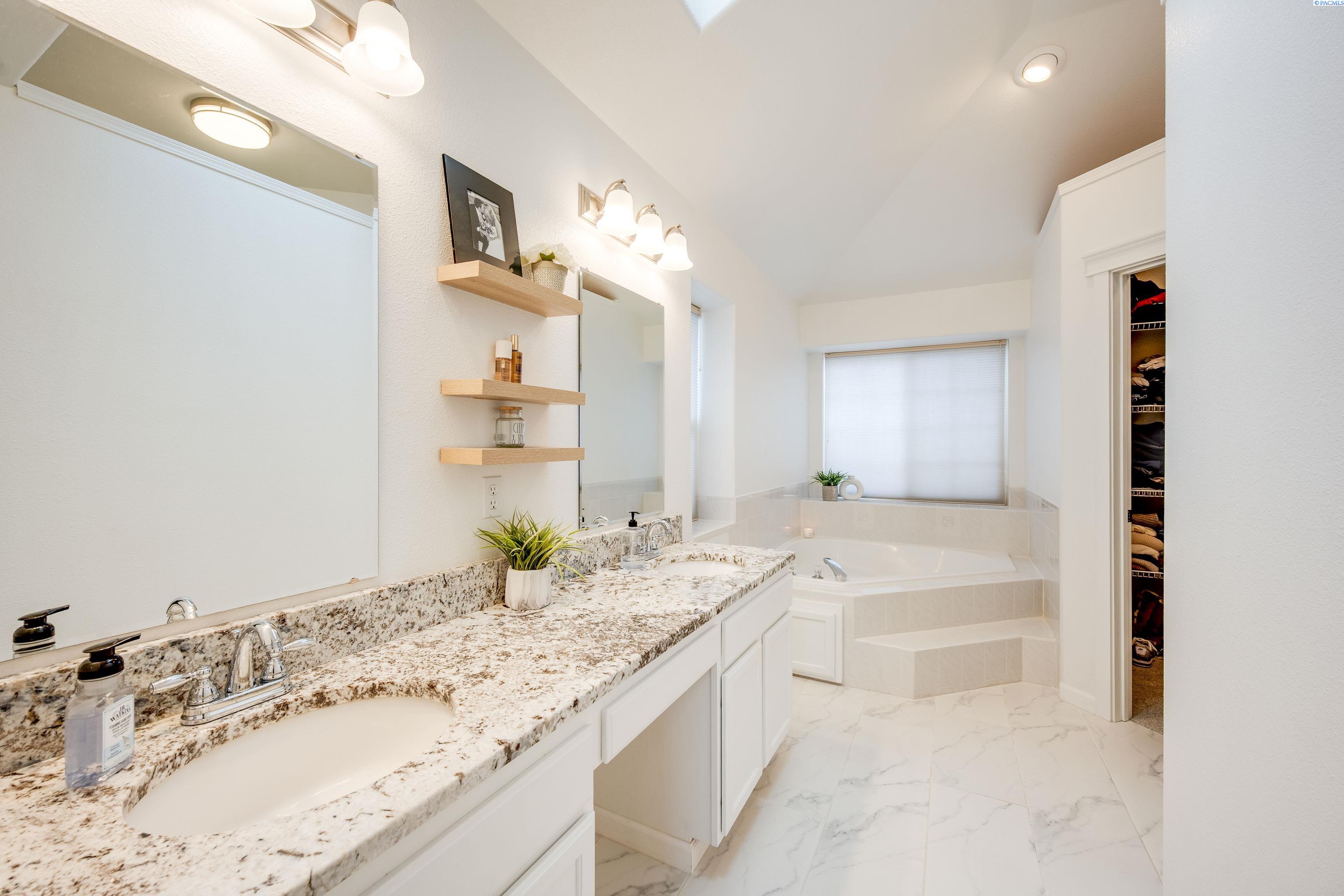 1245 SW Campus View Drive