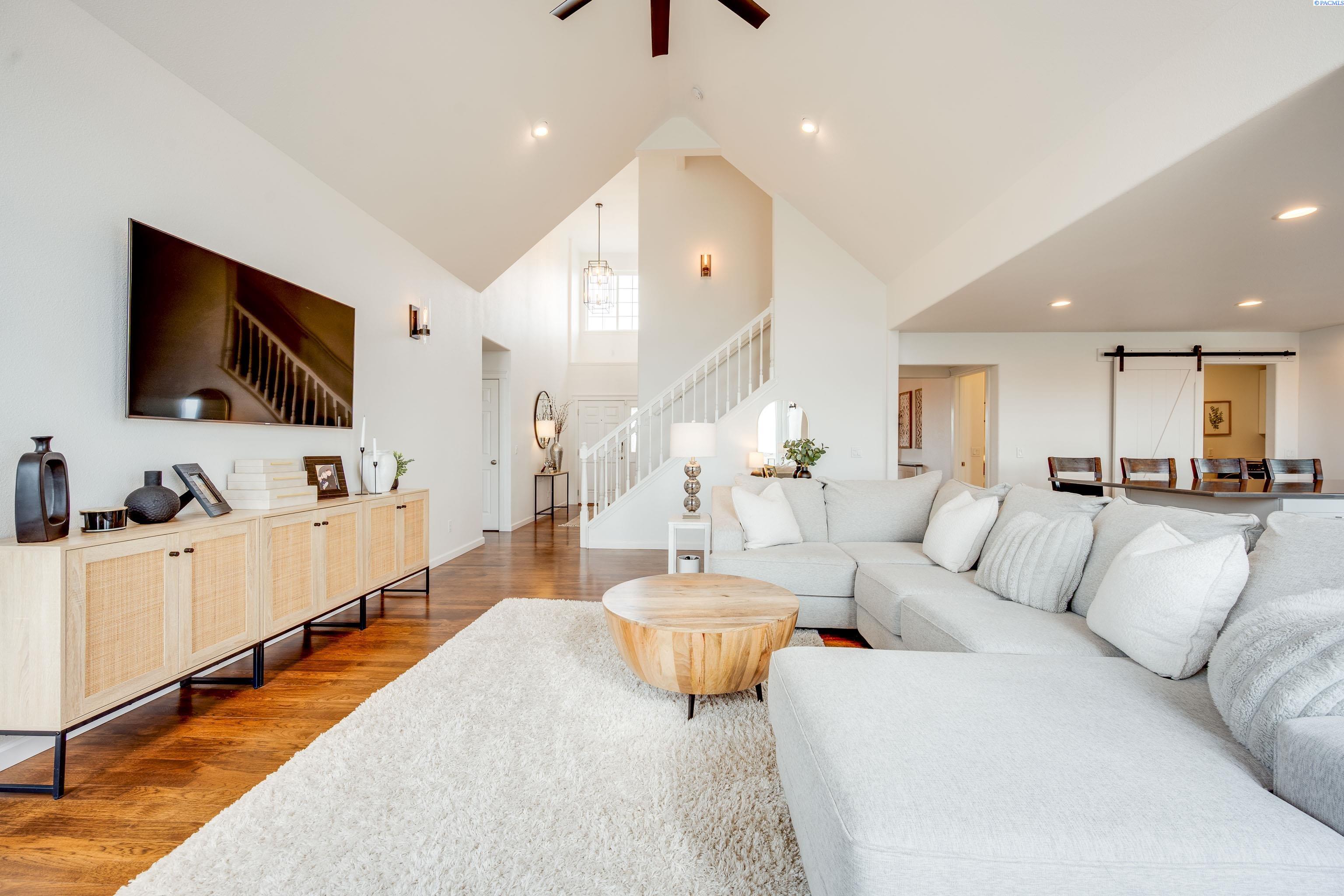 1245 SW Campus View Drive