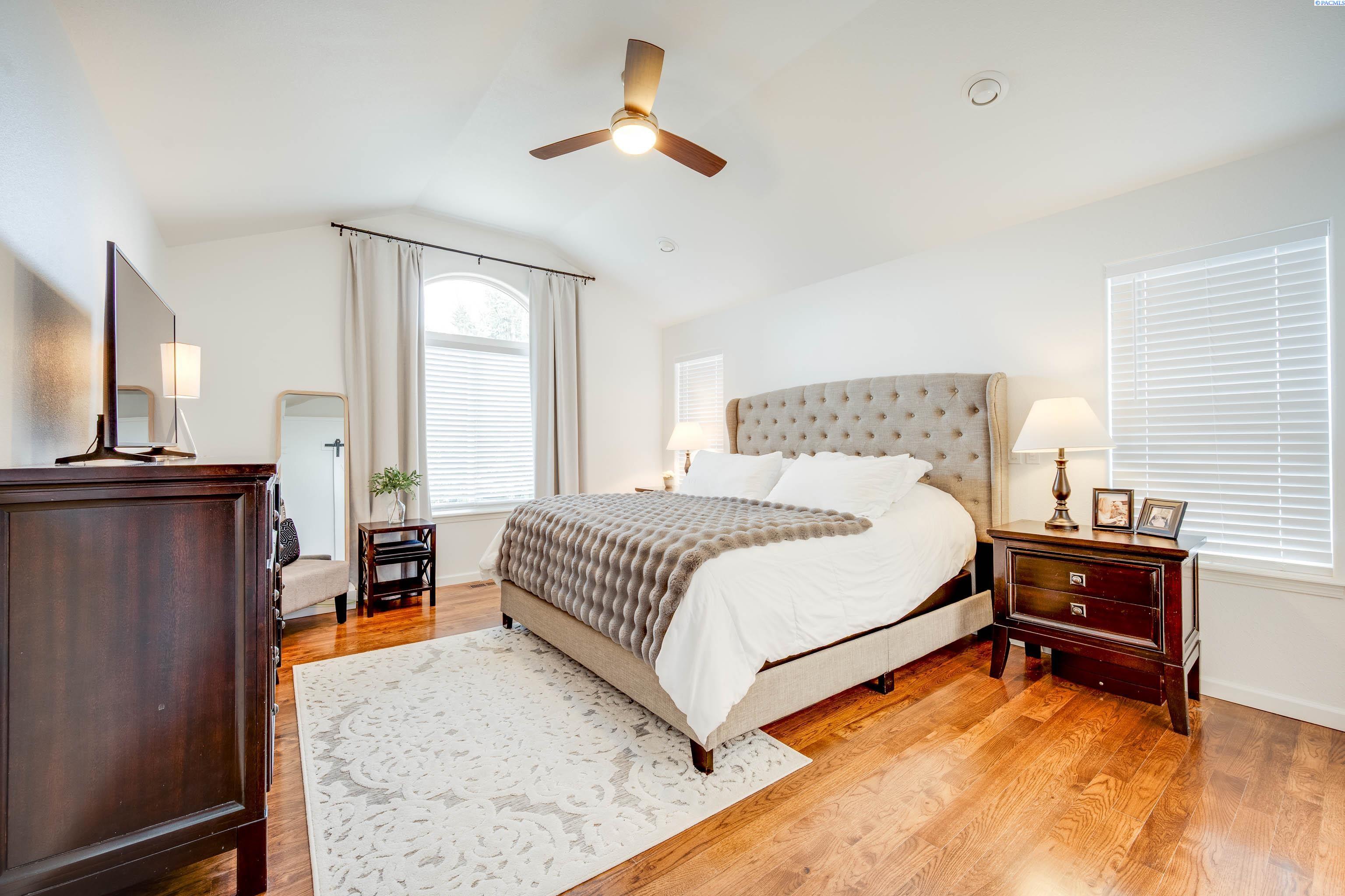 1245 SW Campus View Drive