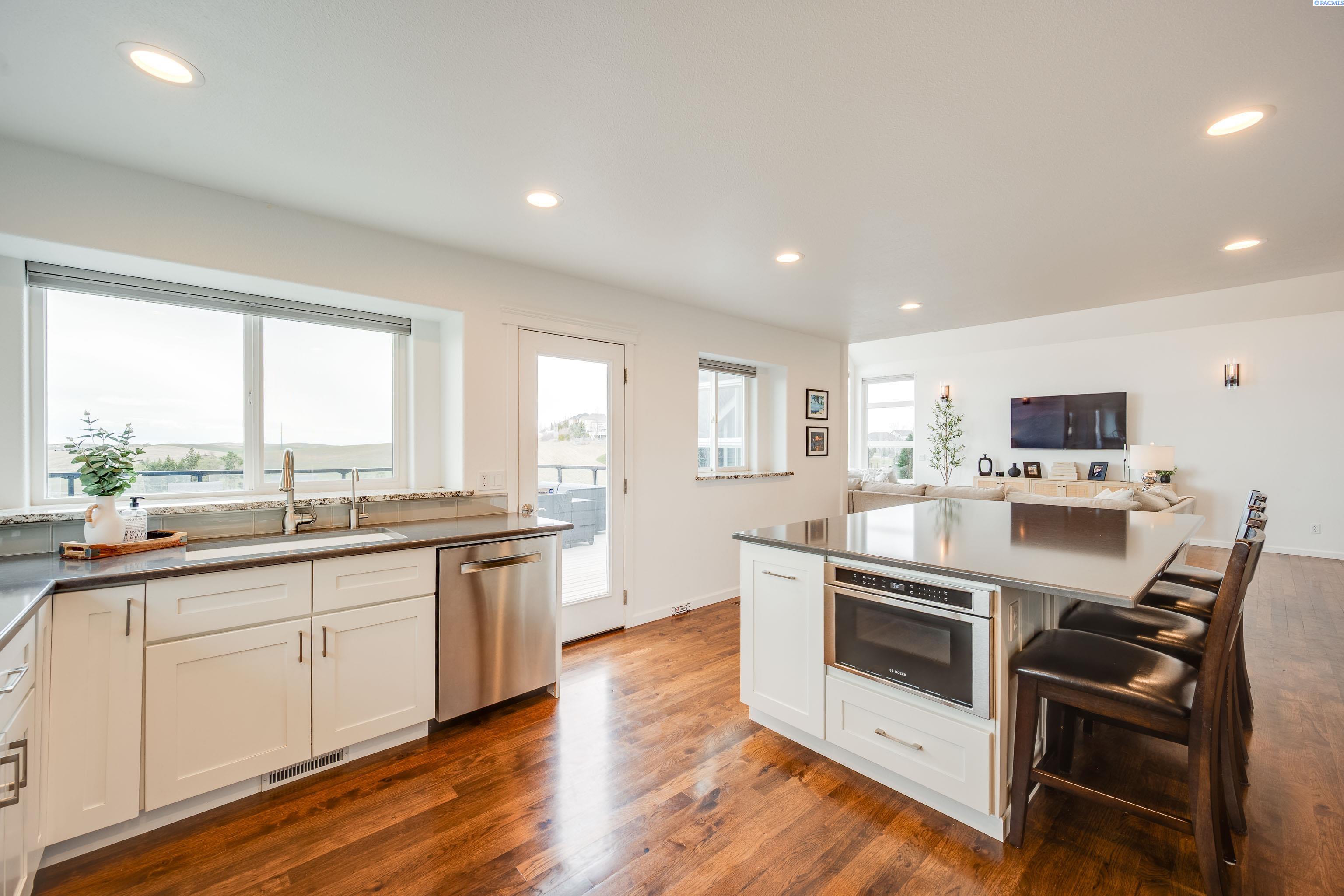 1245 SW Campus View Drive