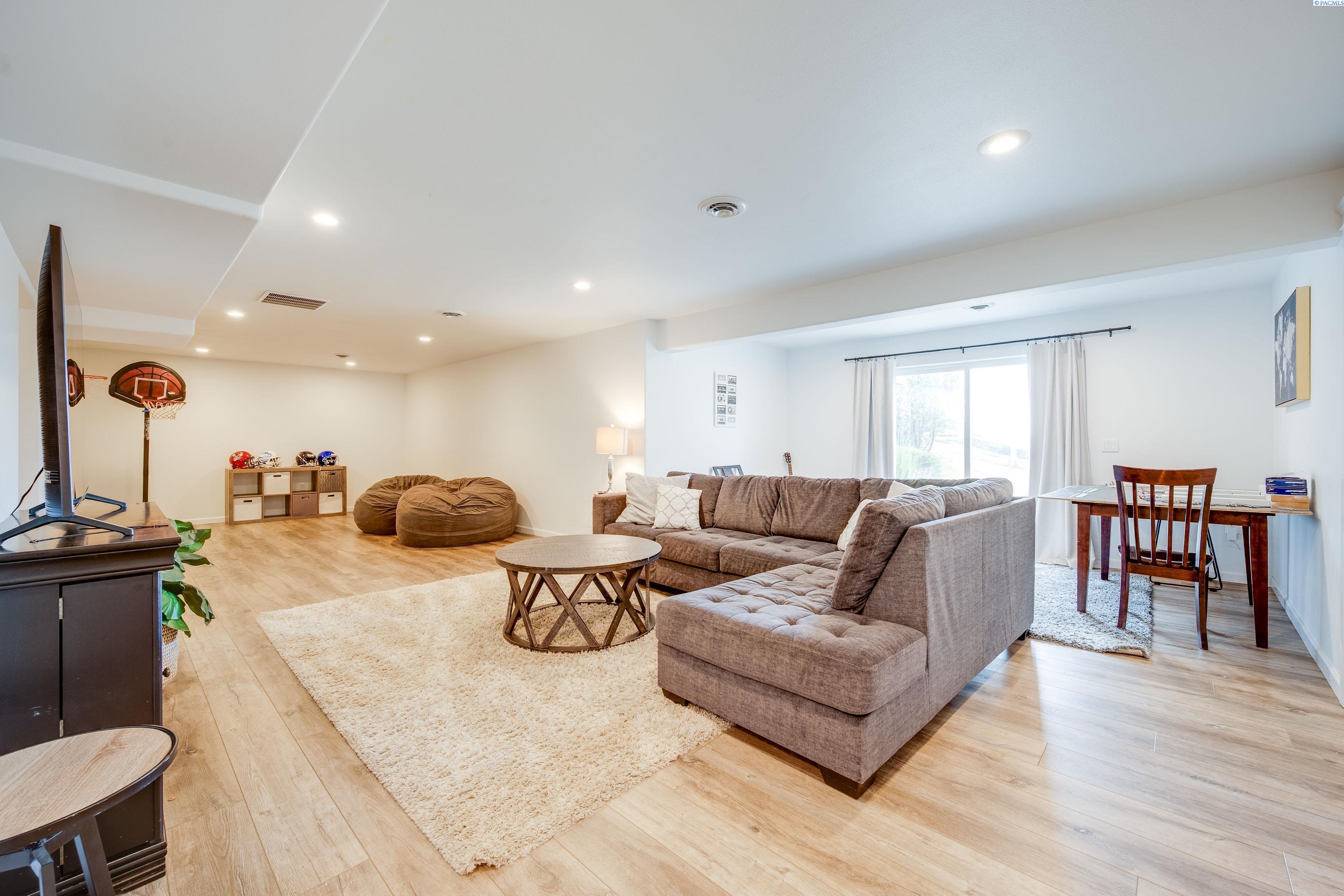 1245 SW Campus View Drive