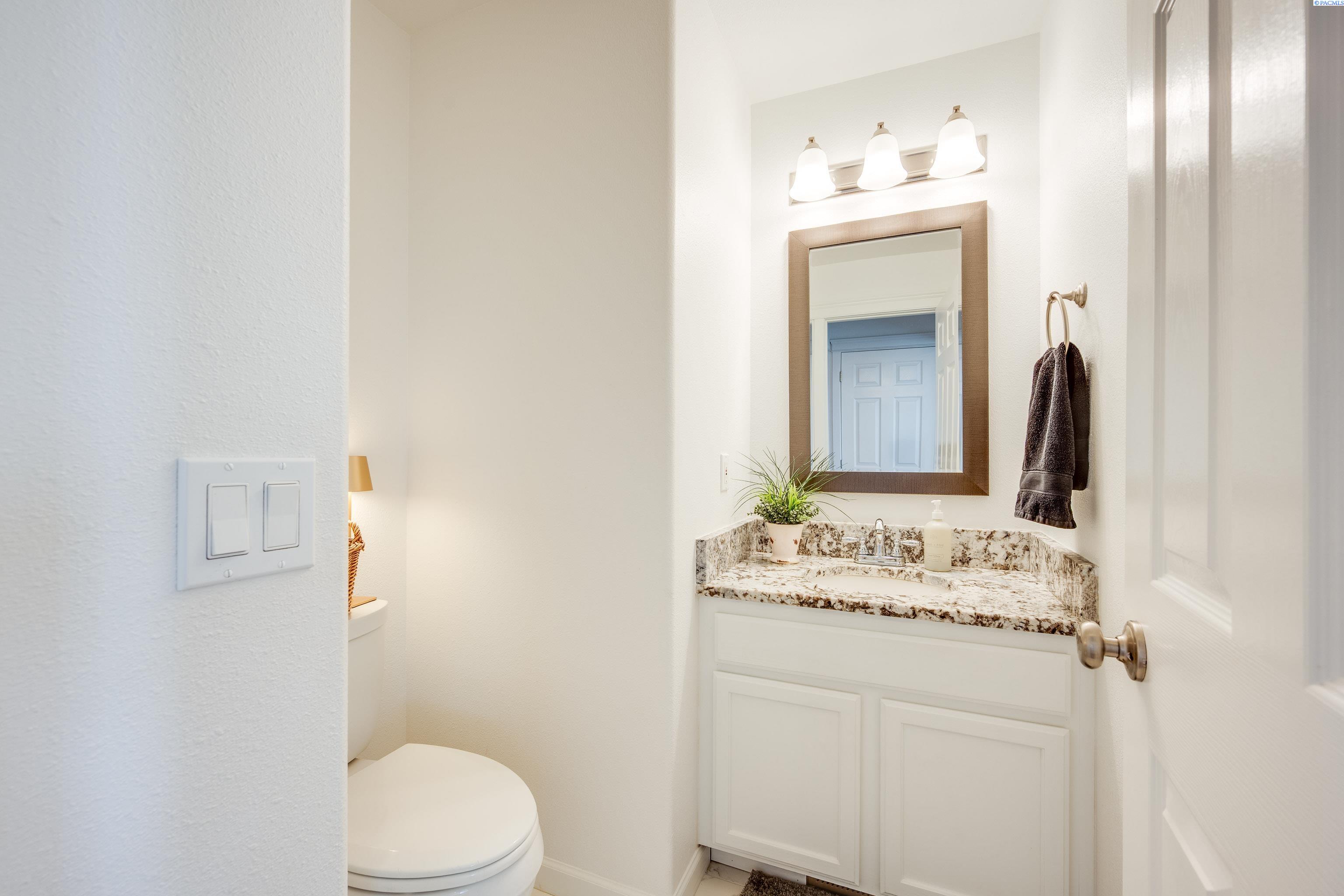 1245 SW Campus View Drive