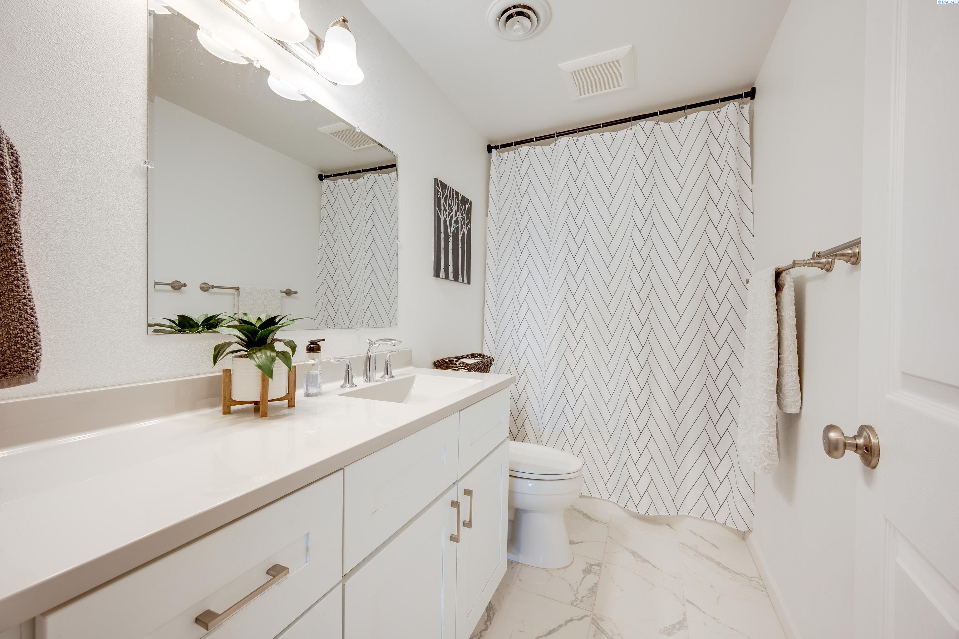 1245 SW Campus View Drive