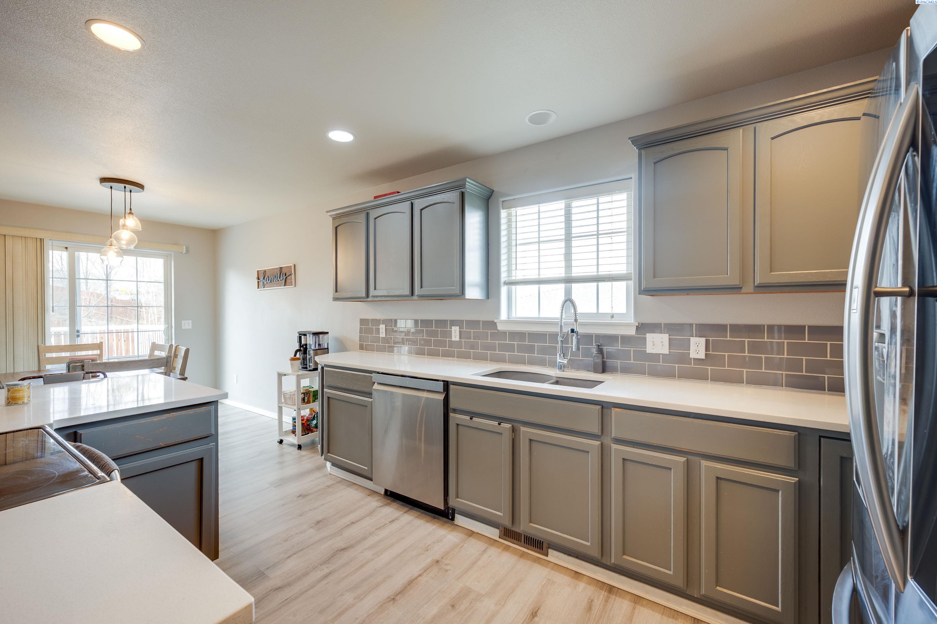 2325 NW Ridgeline Drive