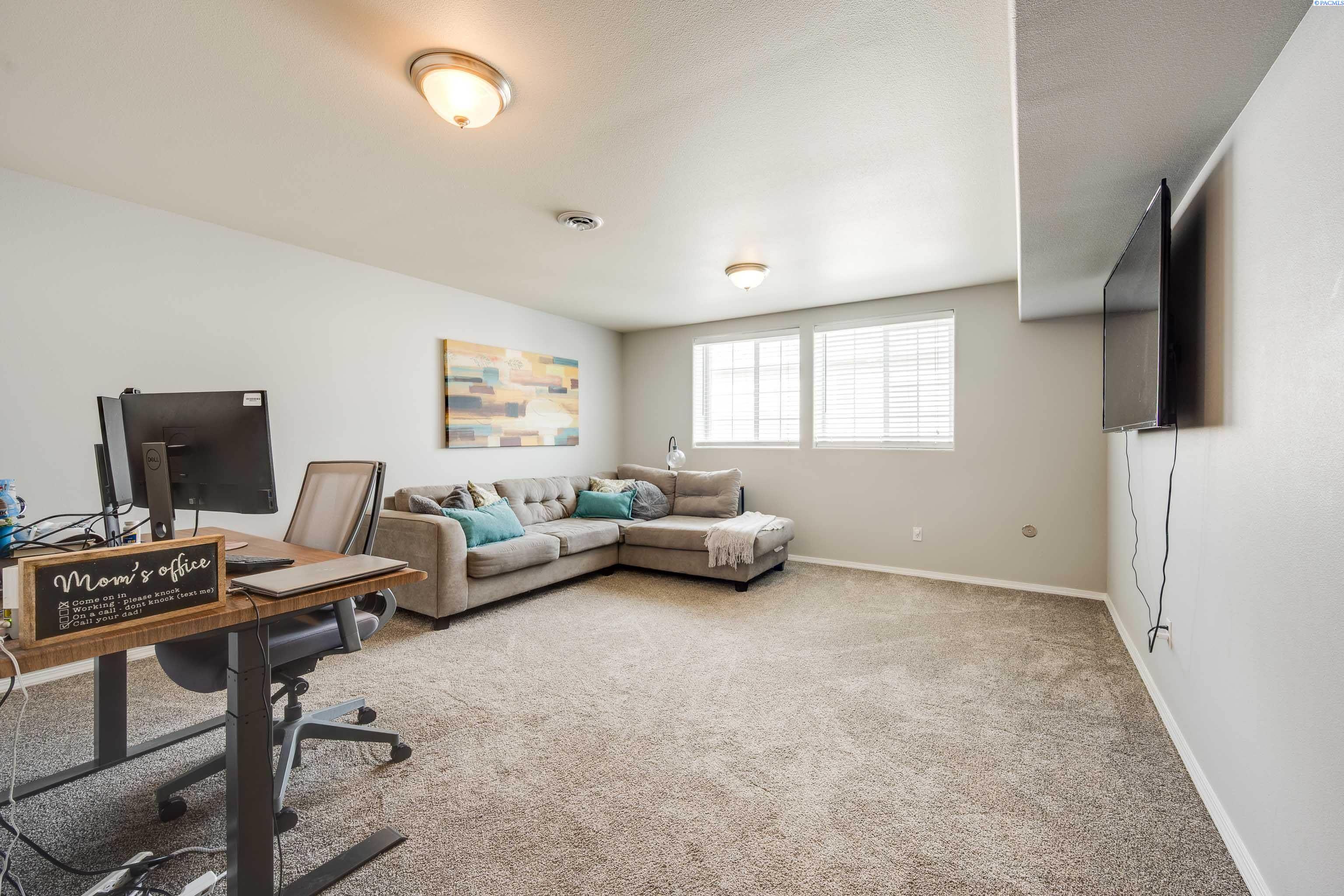 2325 NW Ridgeline Drive