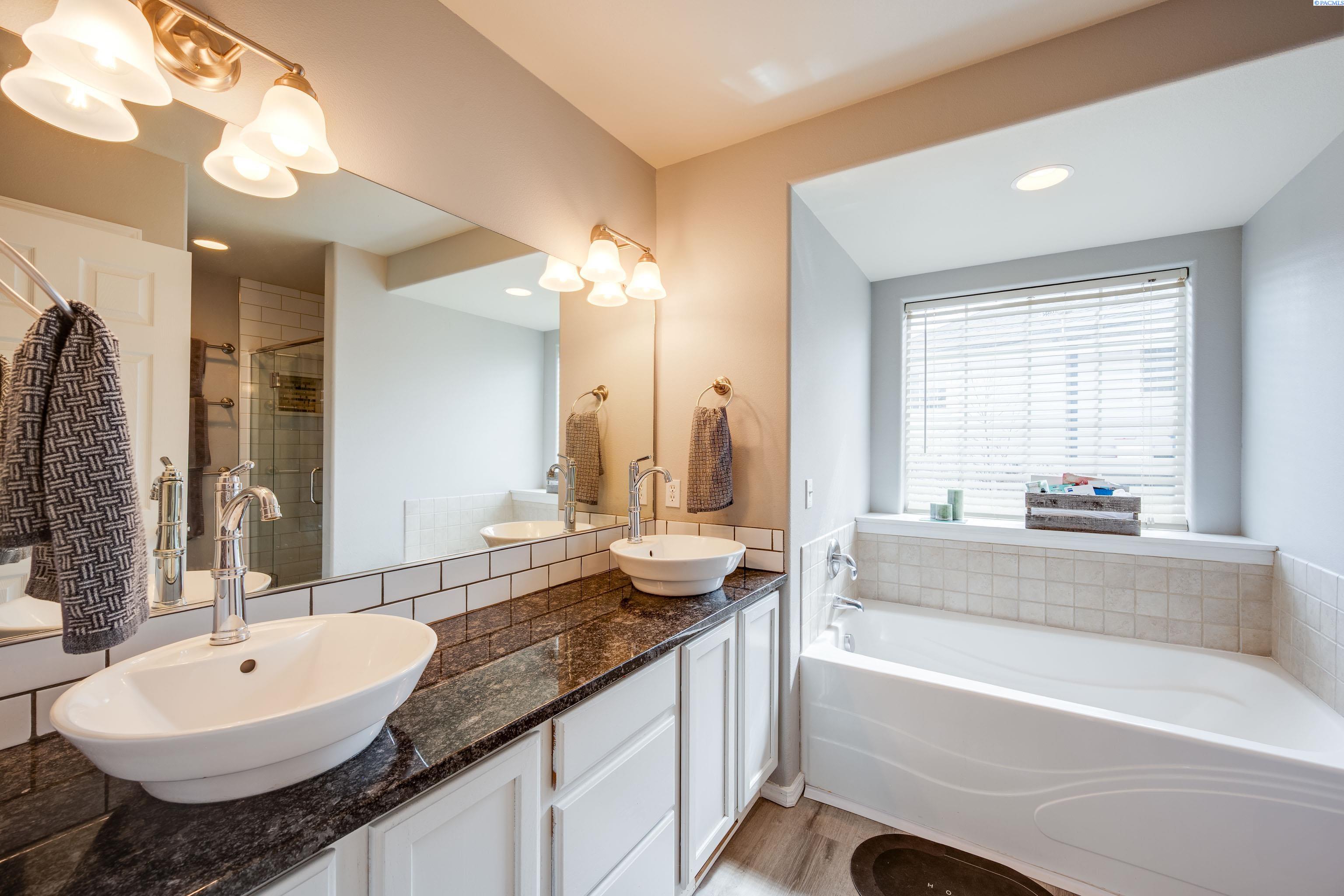 2325 NW Ridgeline Drive