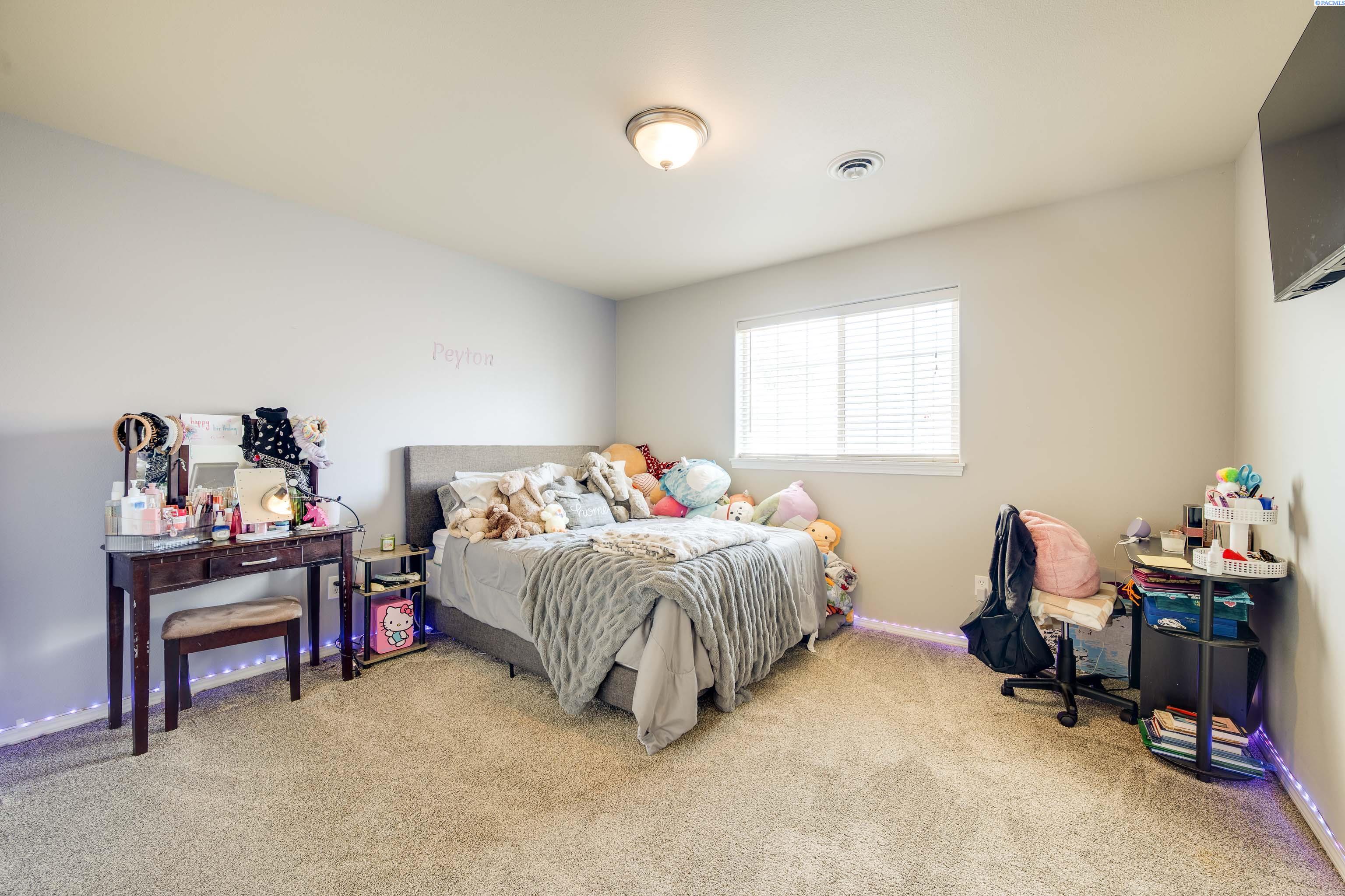 2325 NW Ridgeline Drive