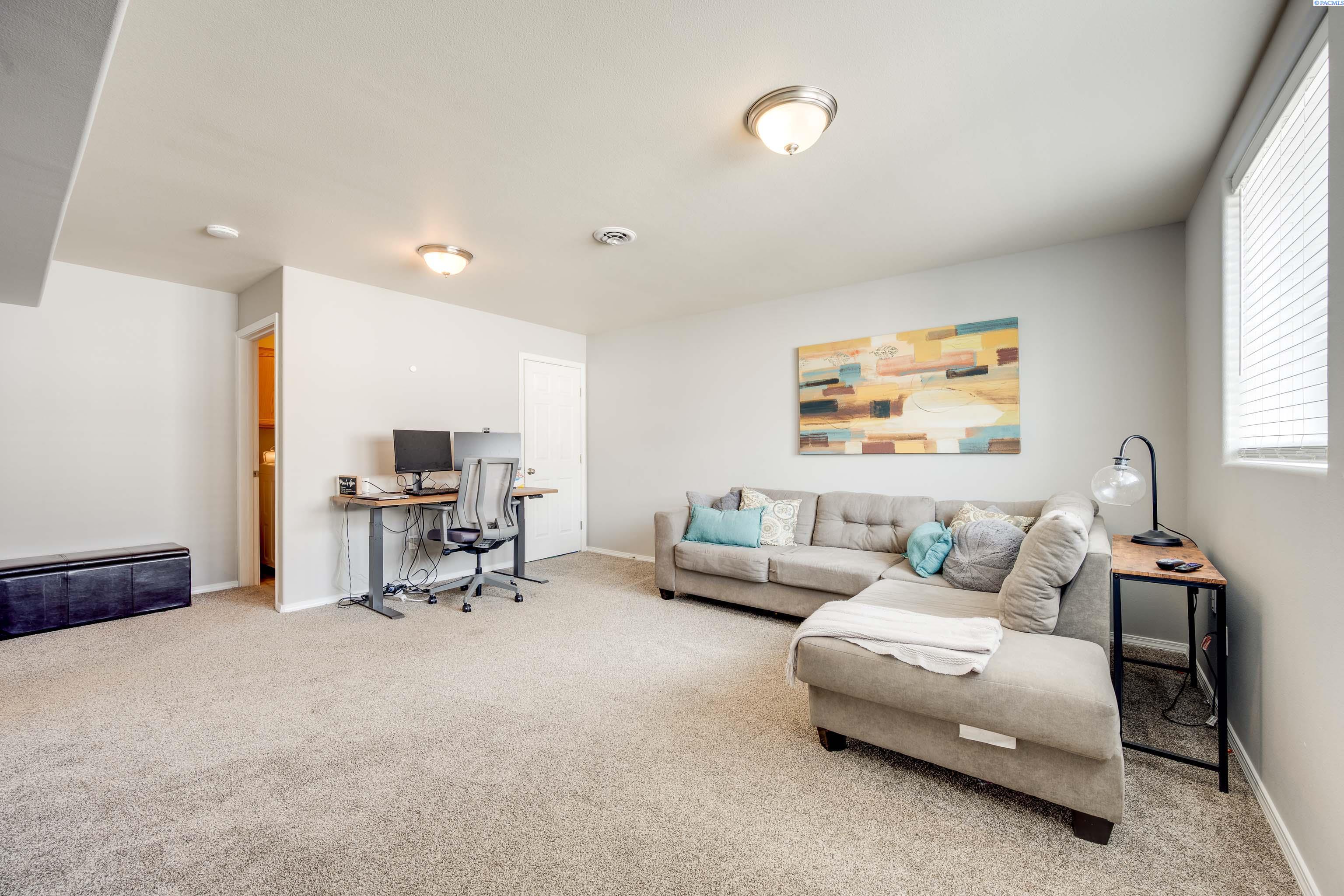 2325 NW Ridgeline Drive