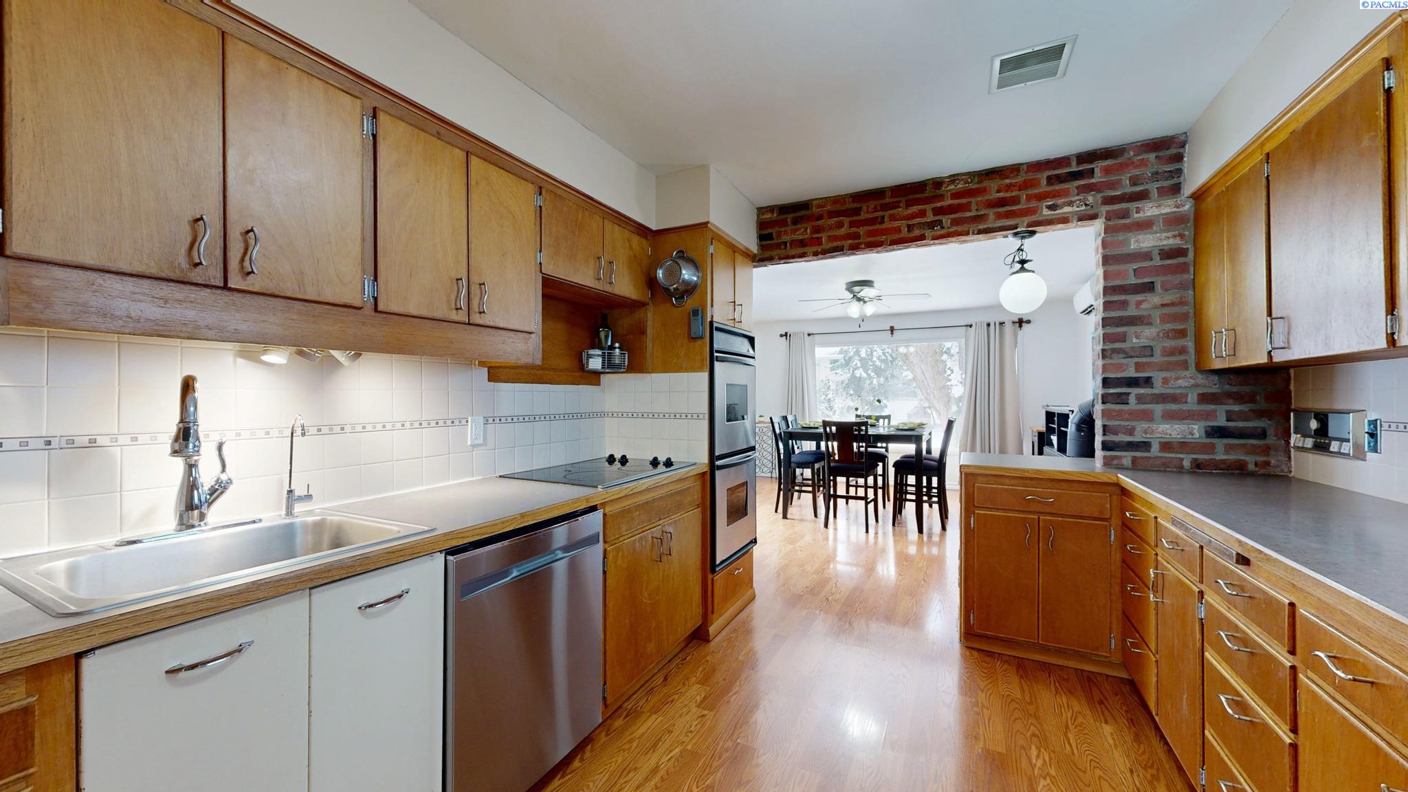 535 SE Water St.