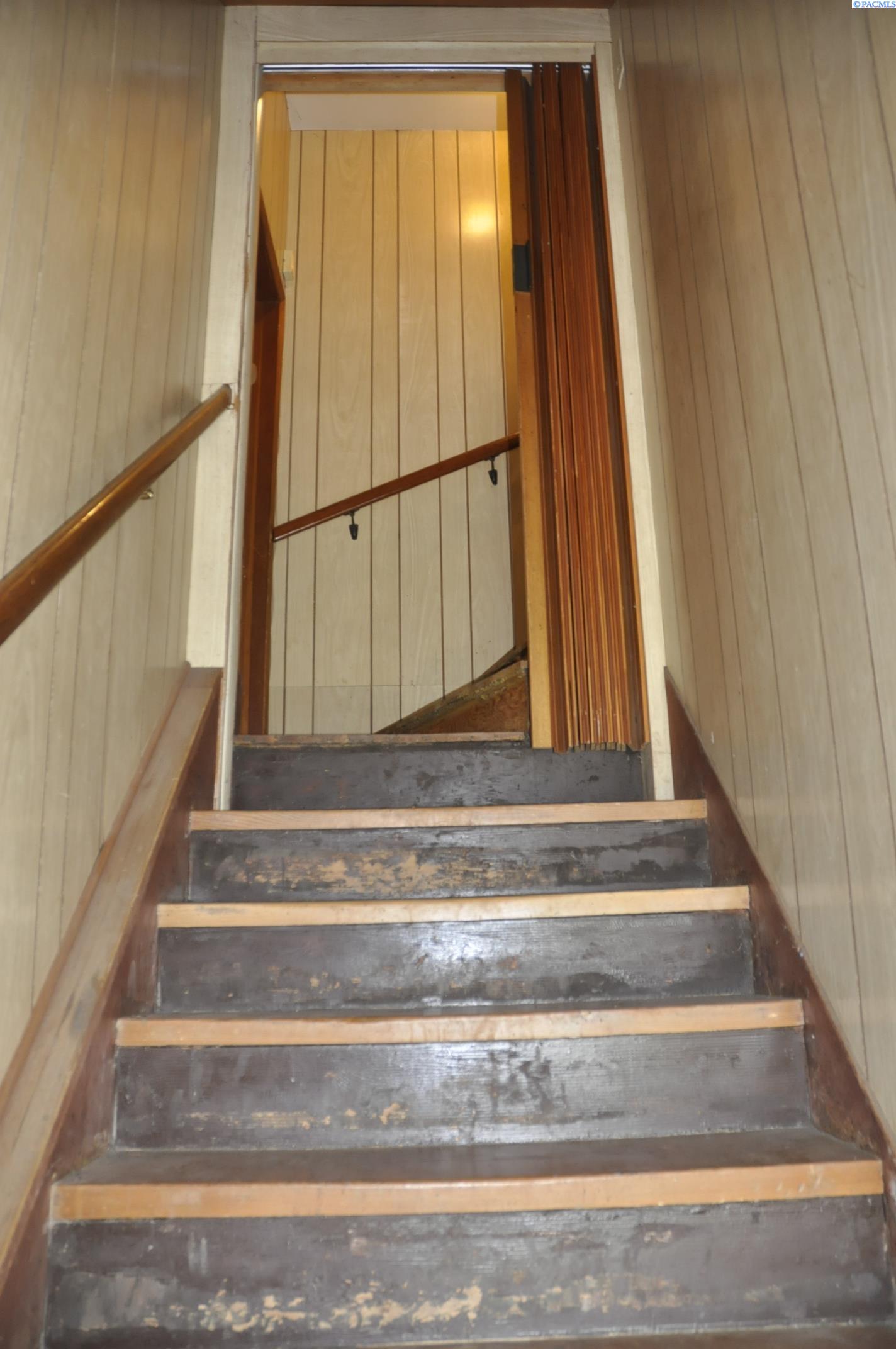 145-147 NW Webb Street