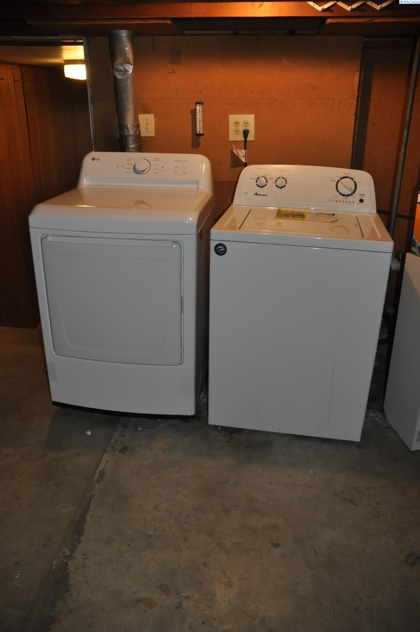 145-147 NW Webb Street