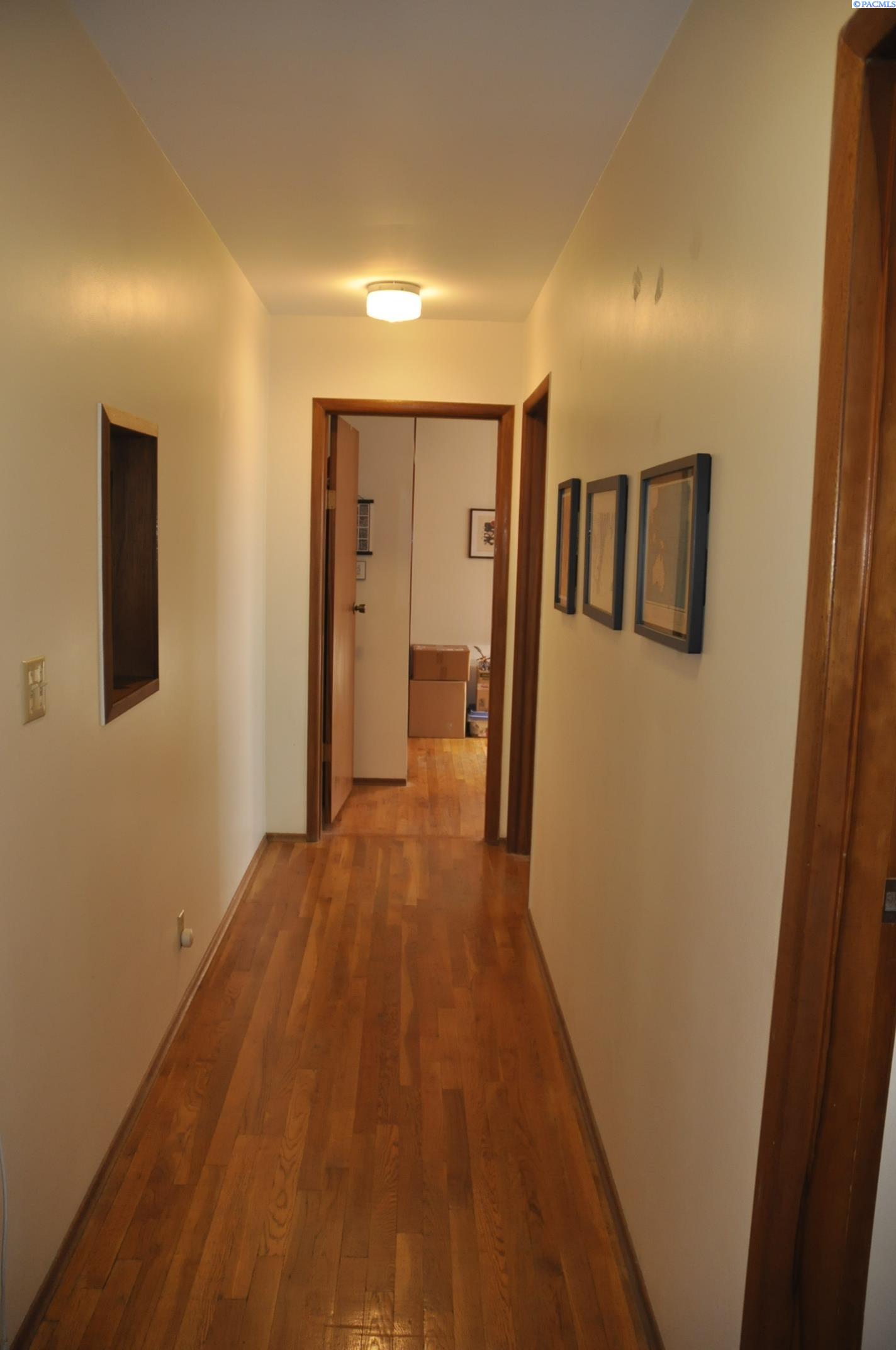 145-147 NW Webb Street