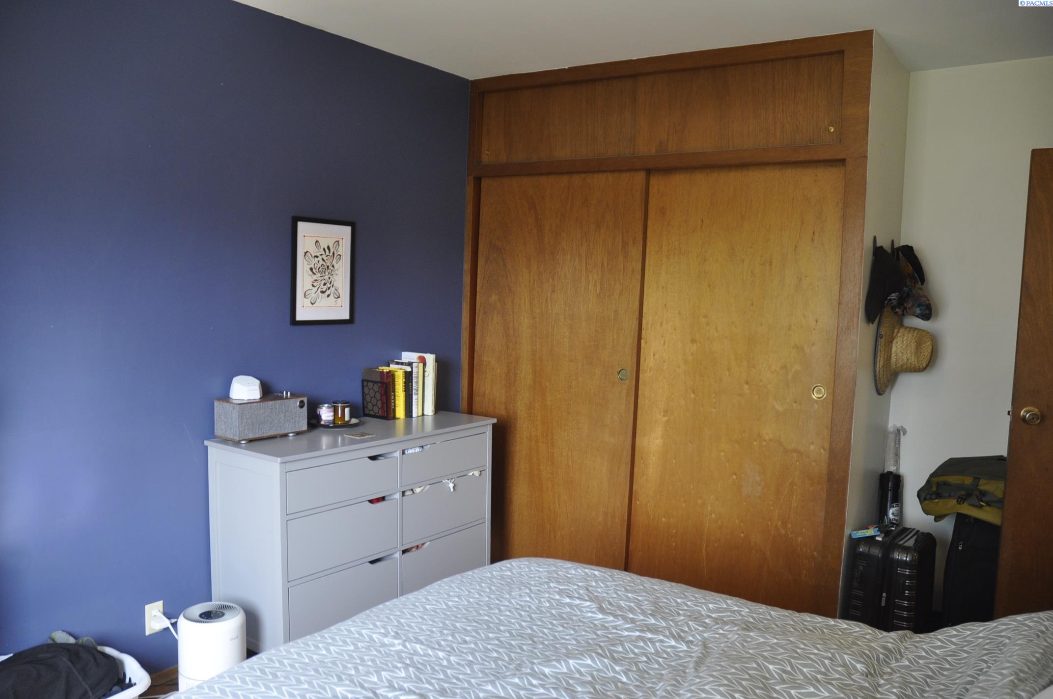 145-147 NW Webb Street