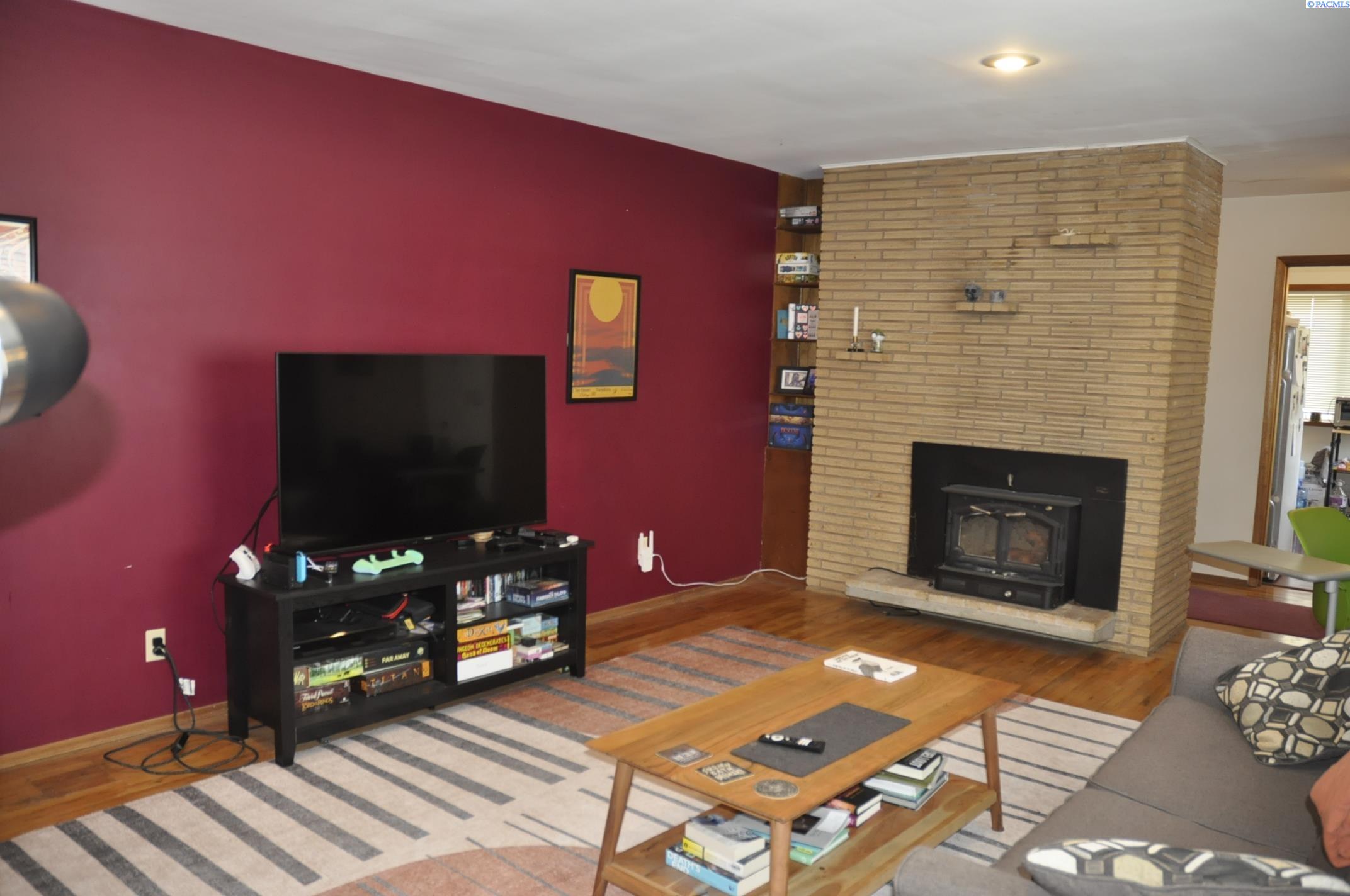 145-147 NW Webb Street