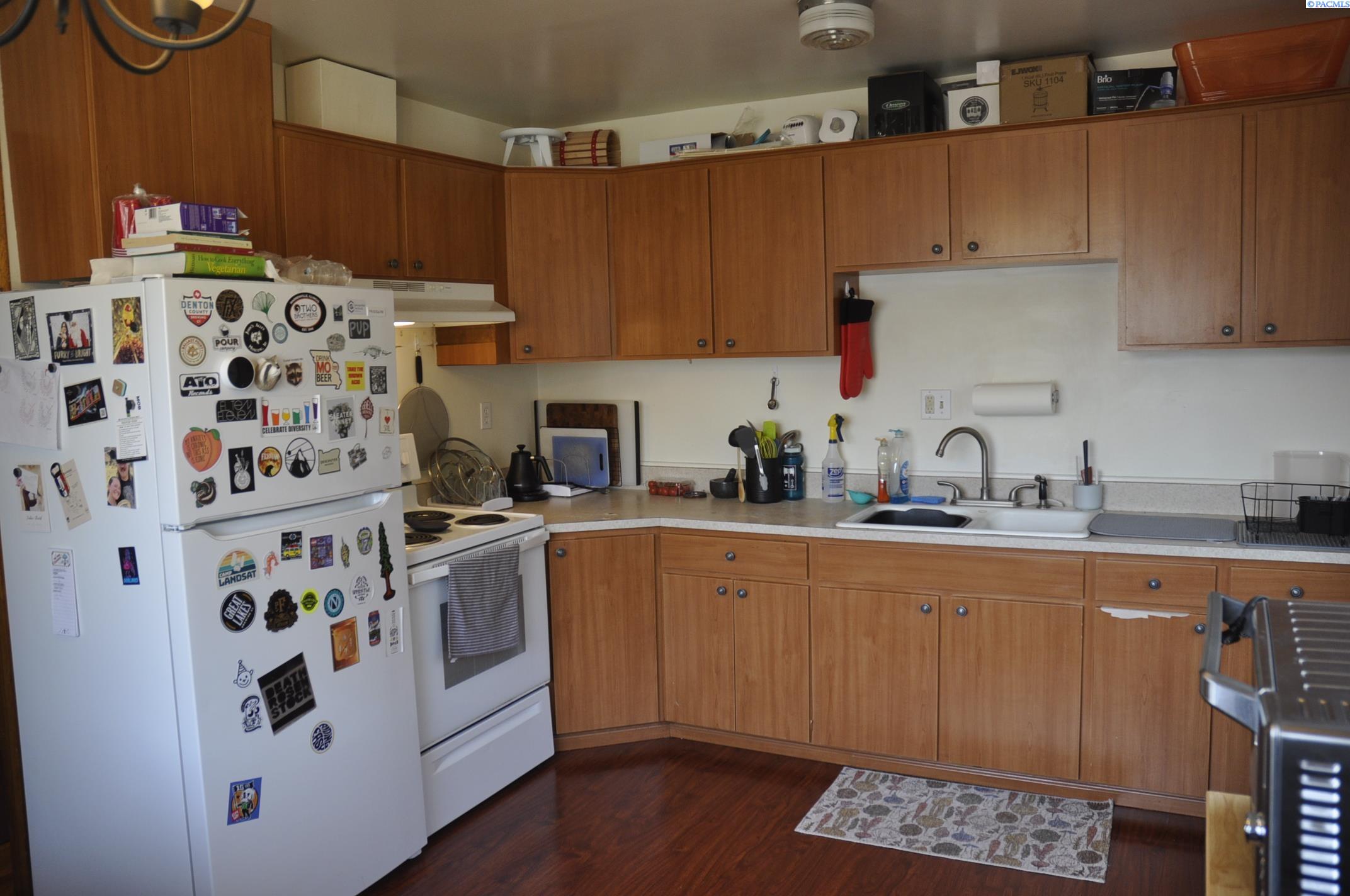 145-147 NW Webb Street