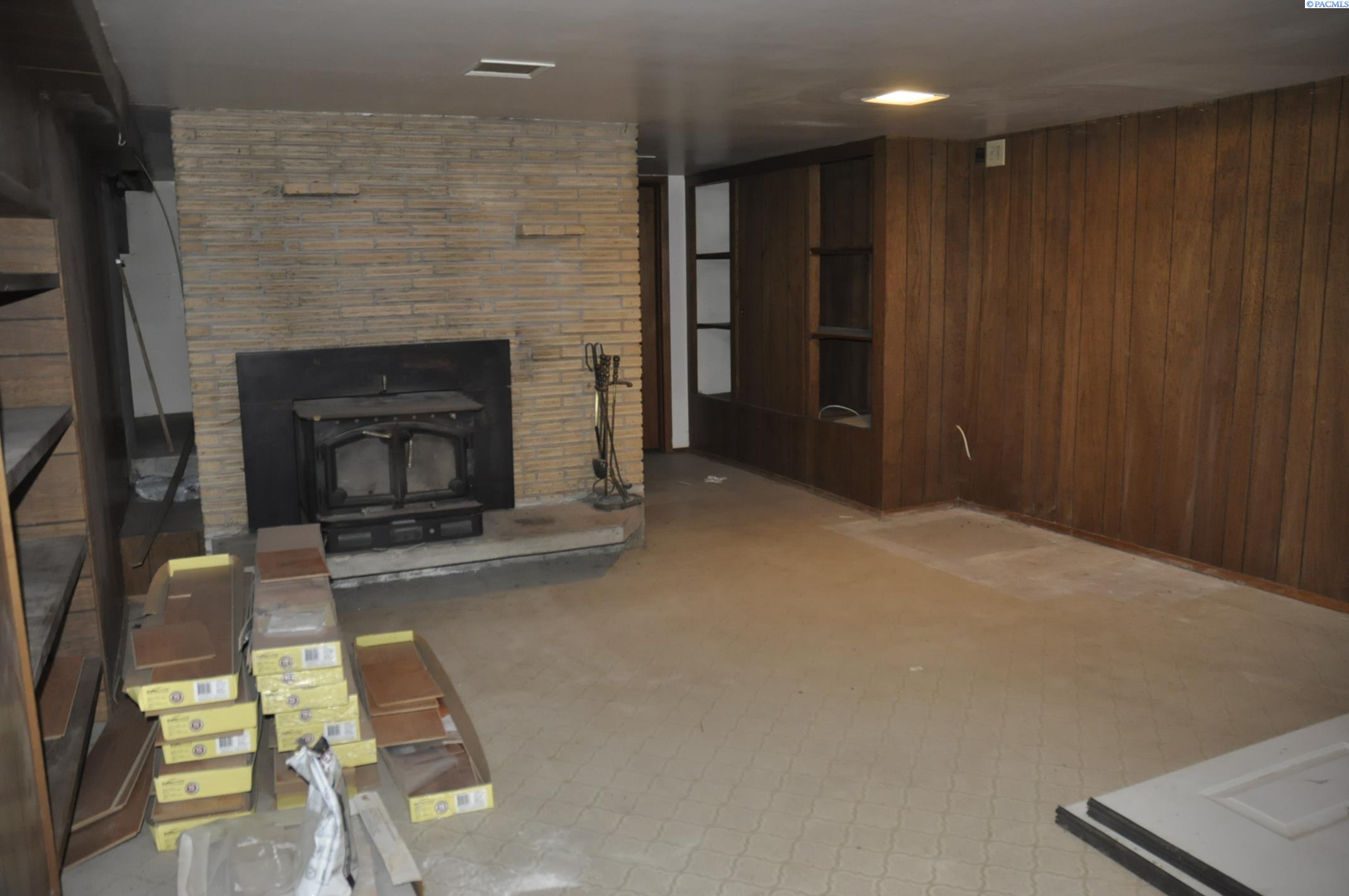 145-147 NW Webb Street