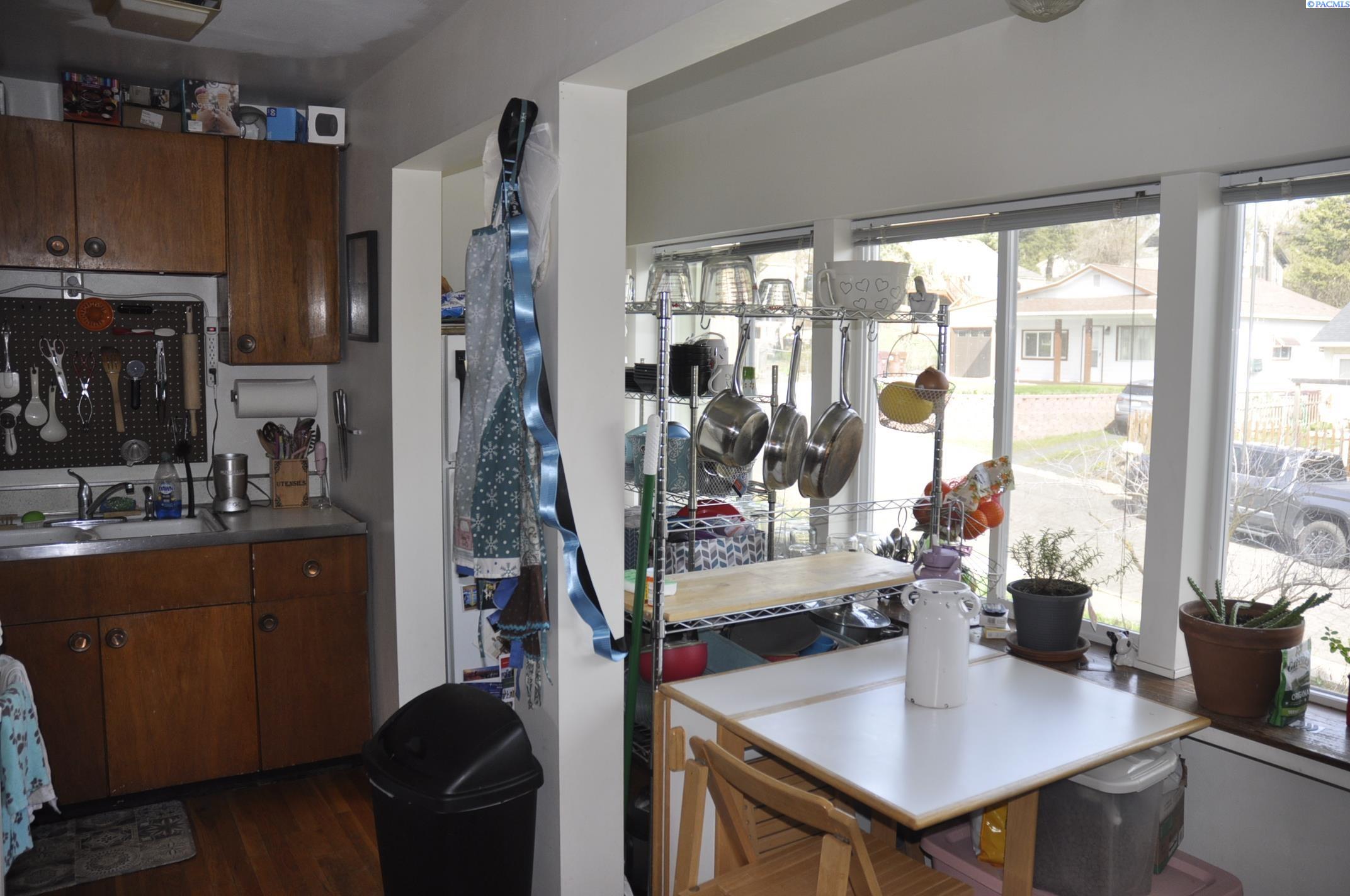 145-147 NW Webb Street