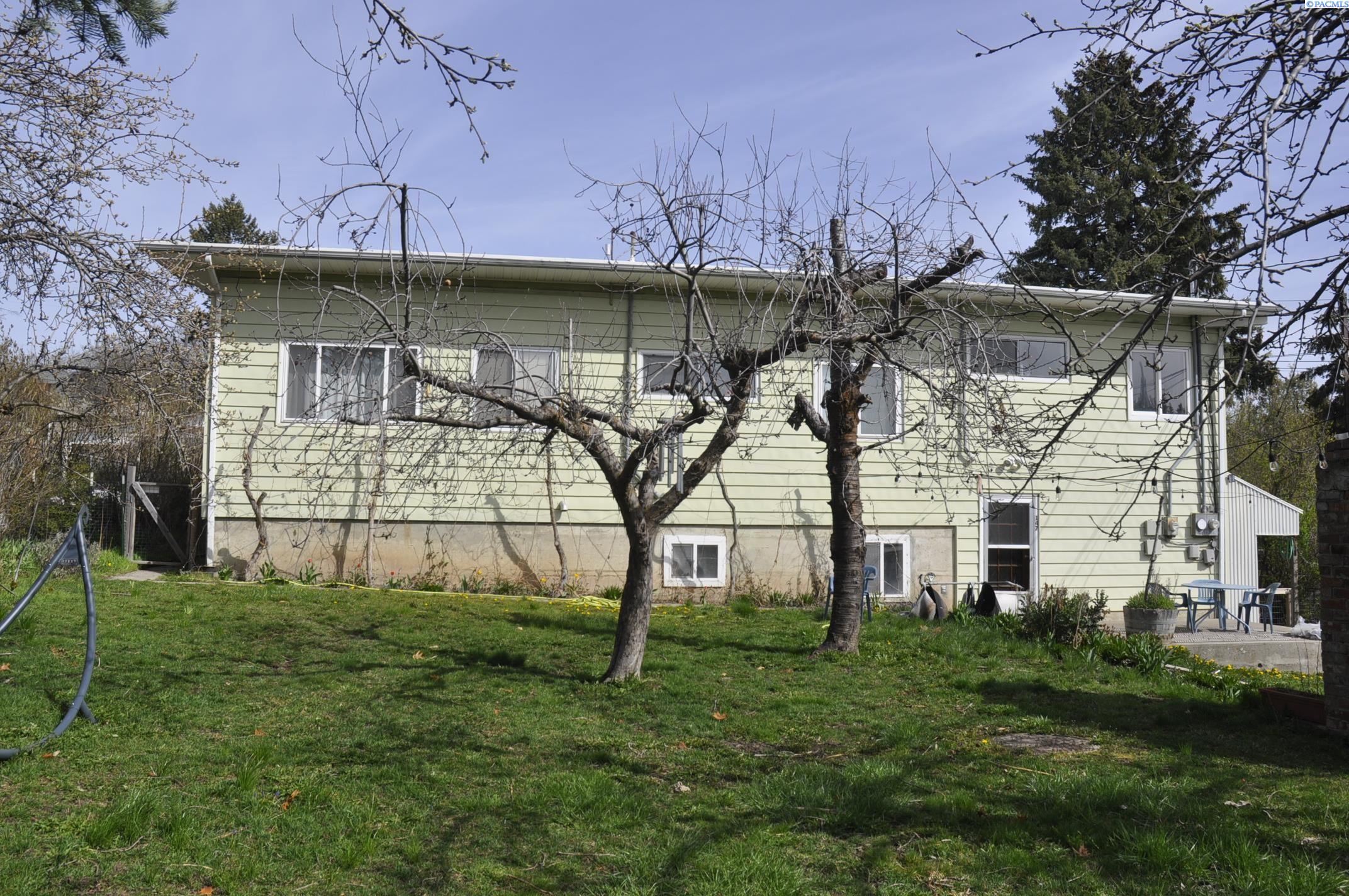 145-147 NW Webb Street