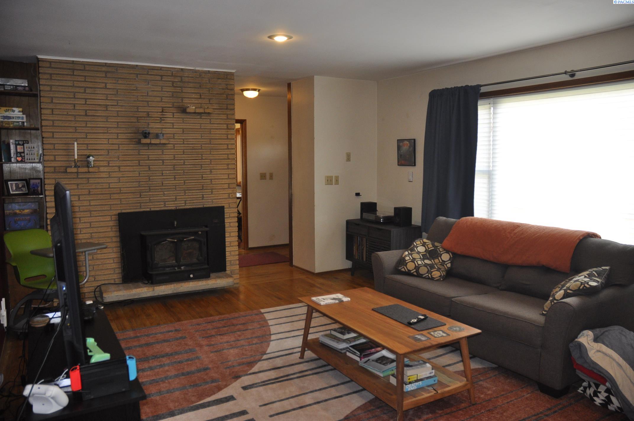 145-147 NW Webb Street