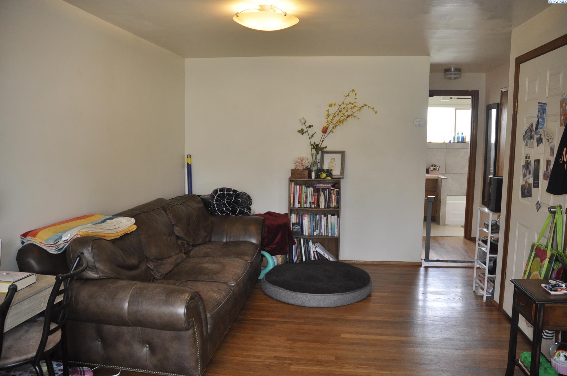 145-147 NW Webb Street