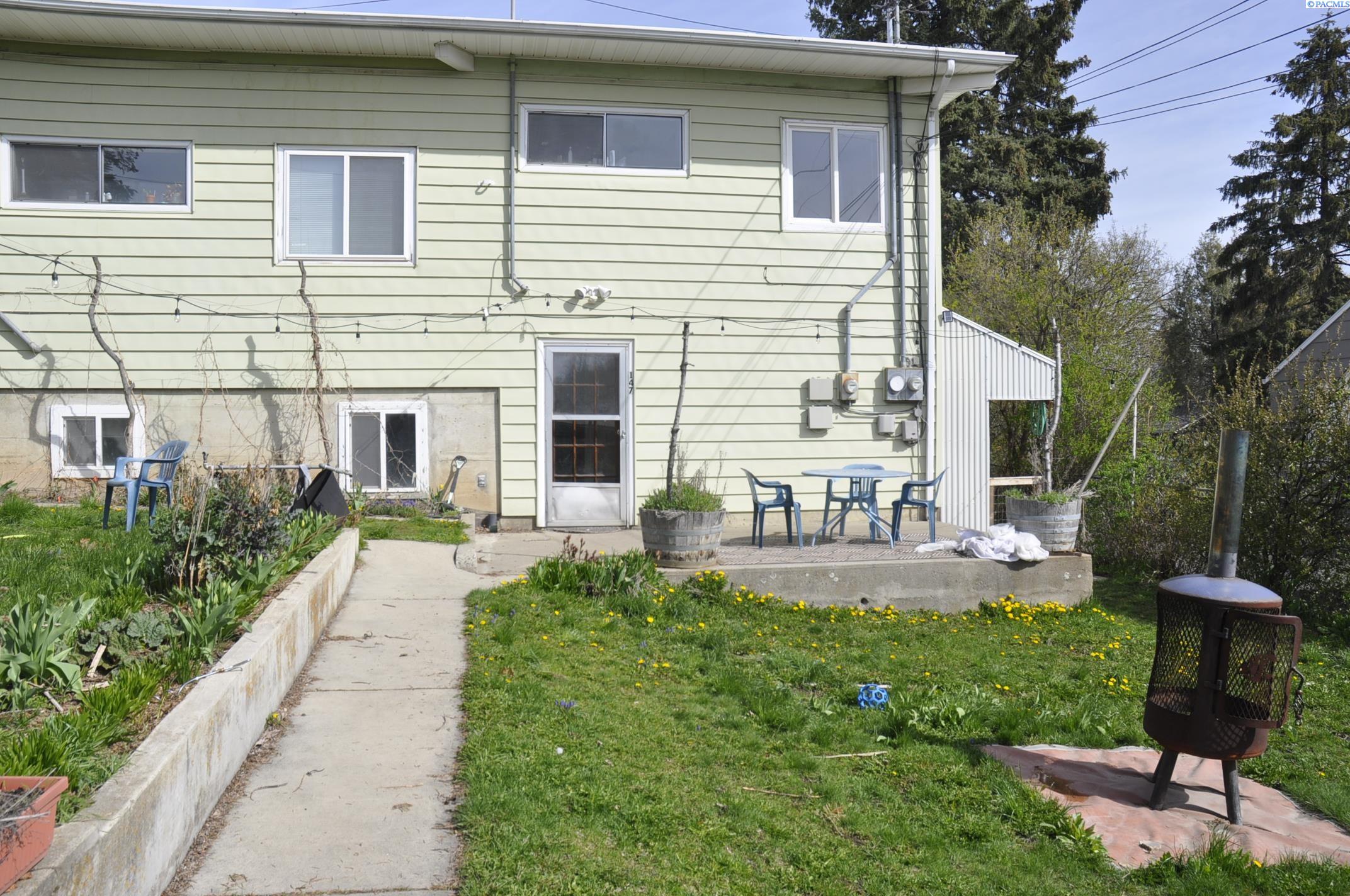 145-147 NW Webb Street