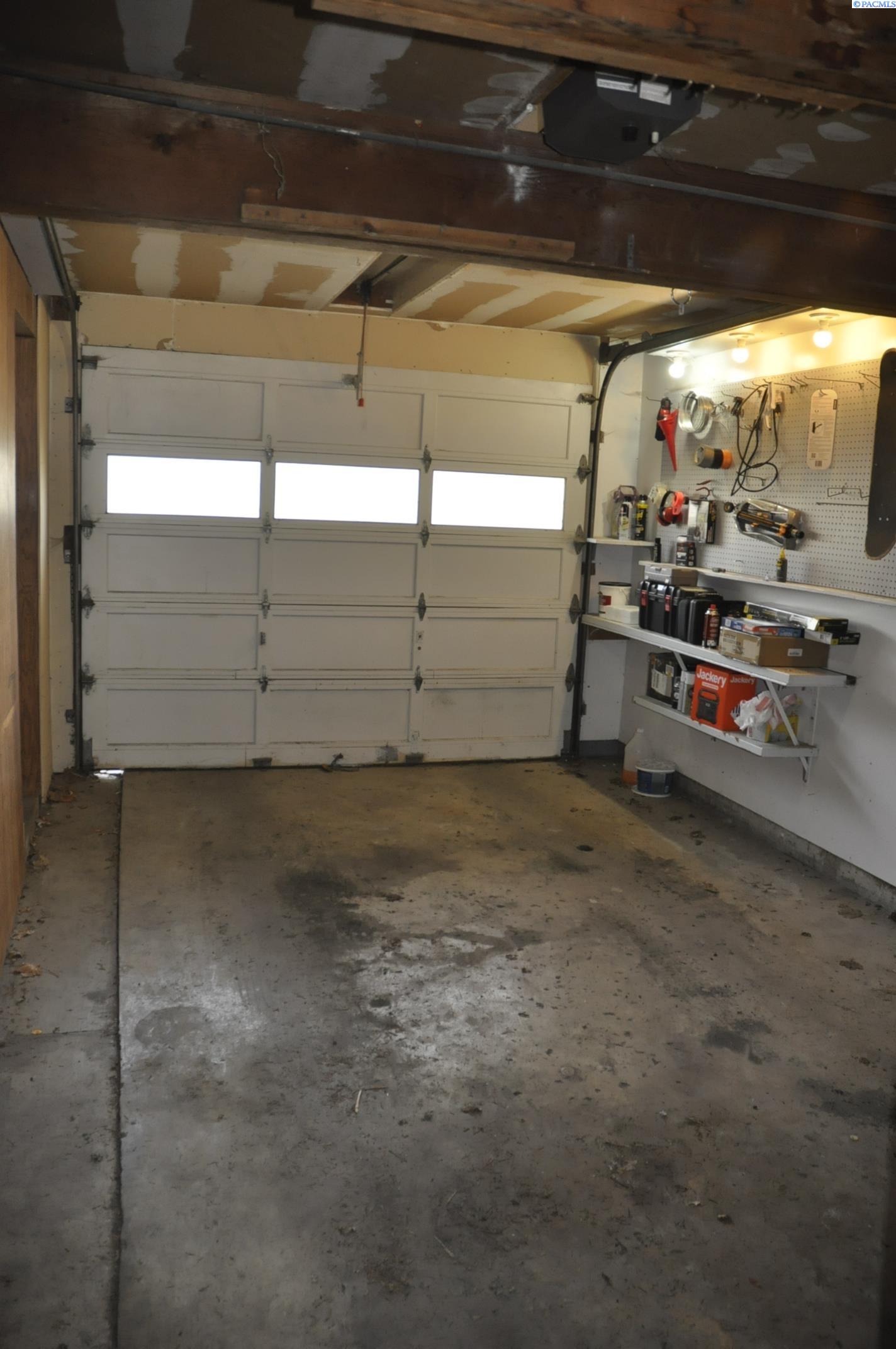 145-147 NW Webb Street