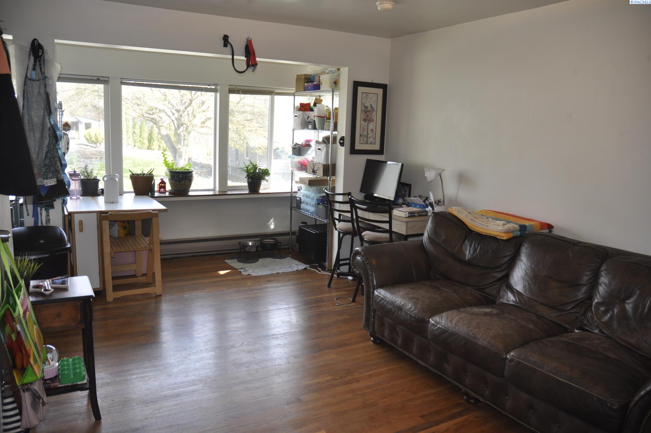 145-147 NW Webb Street