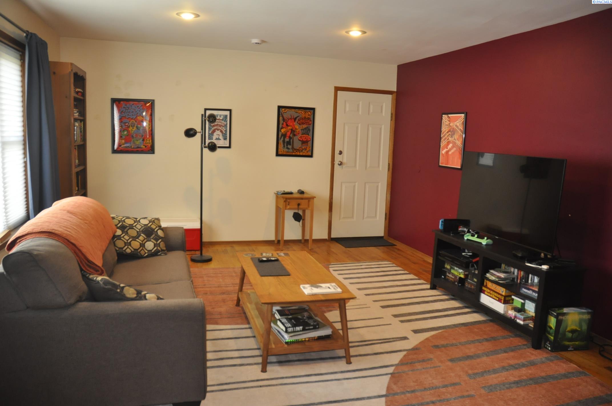 145-147 NW Webb Street
