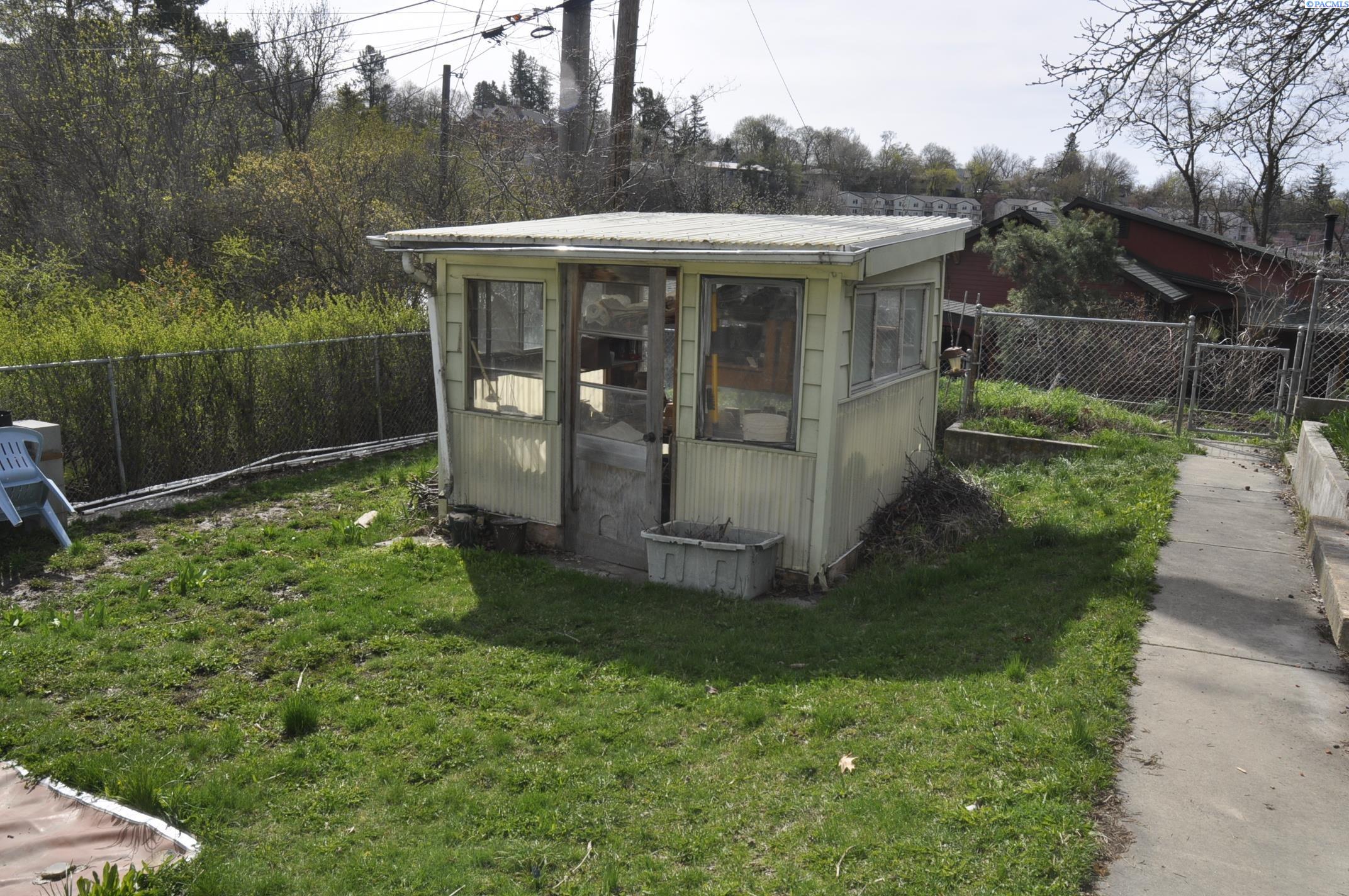 145-147 NW Webb Street