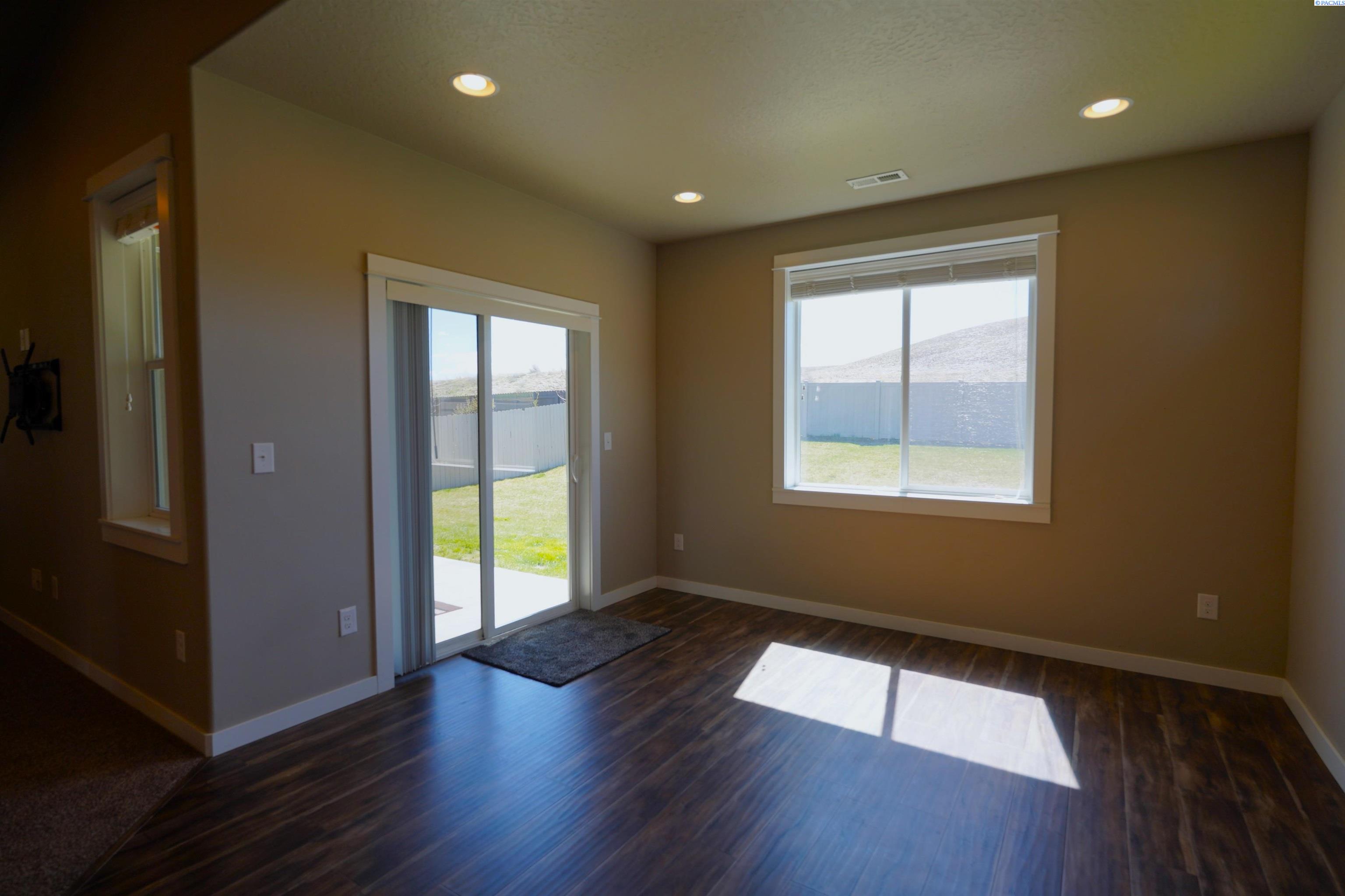 1835 Panorama Dr
