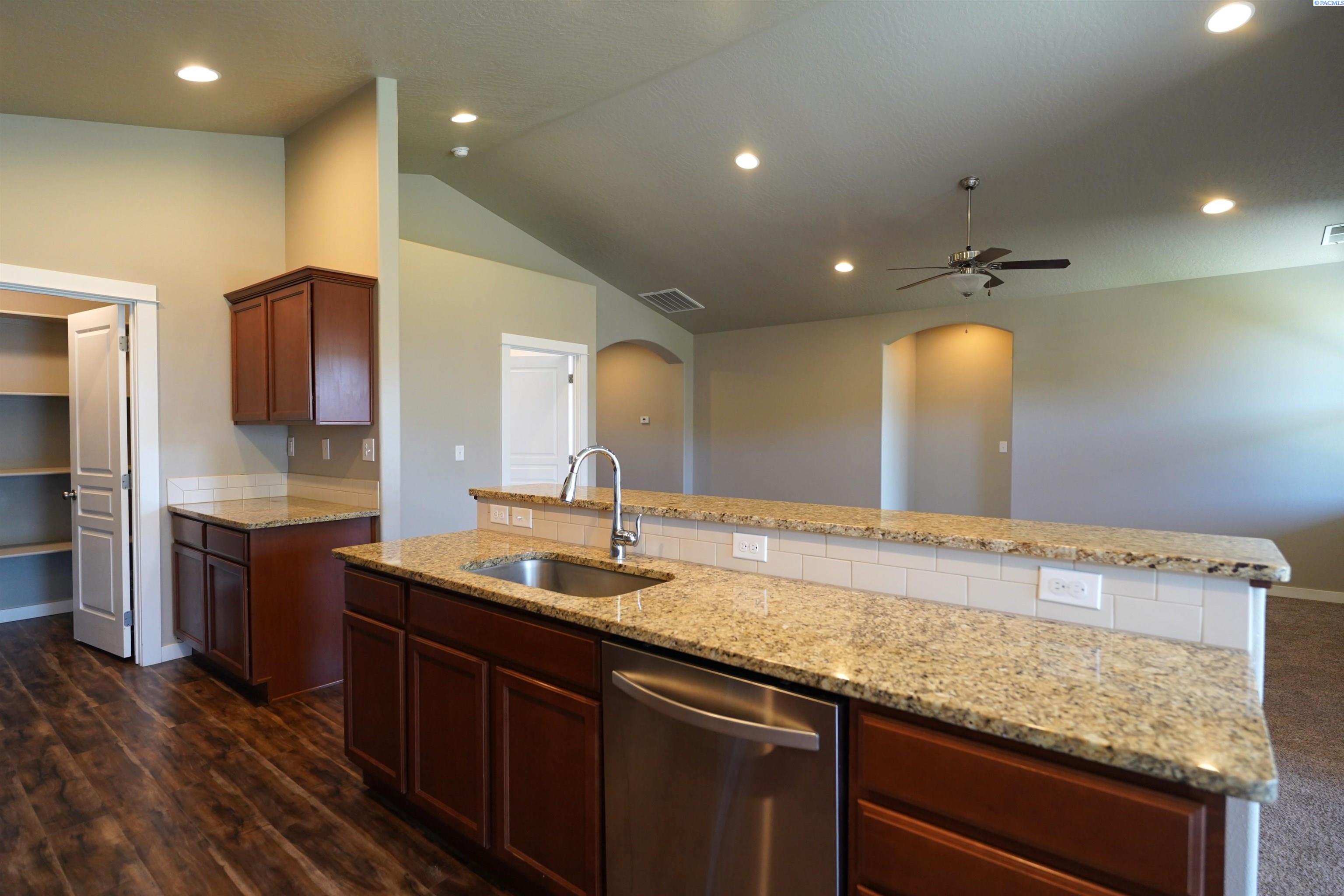 1835 Panorama Dr