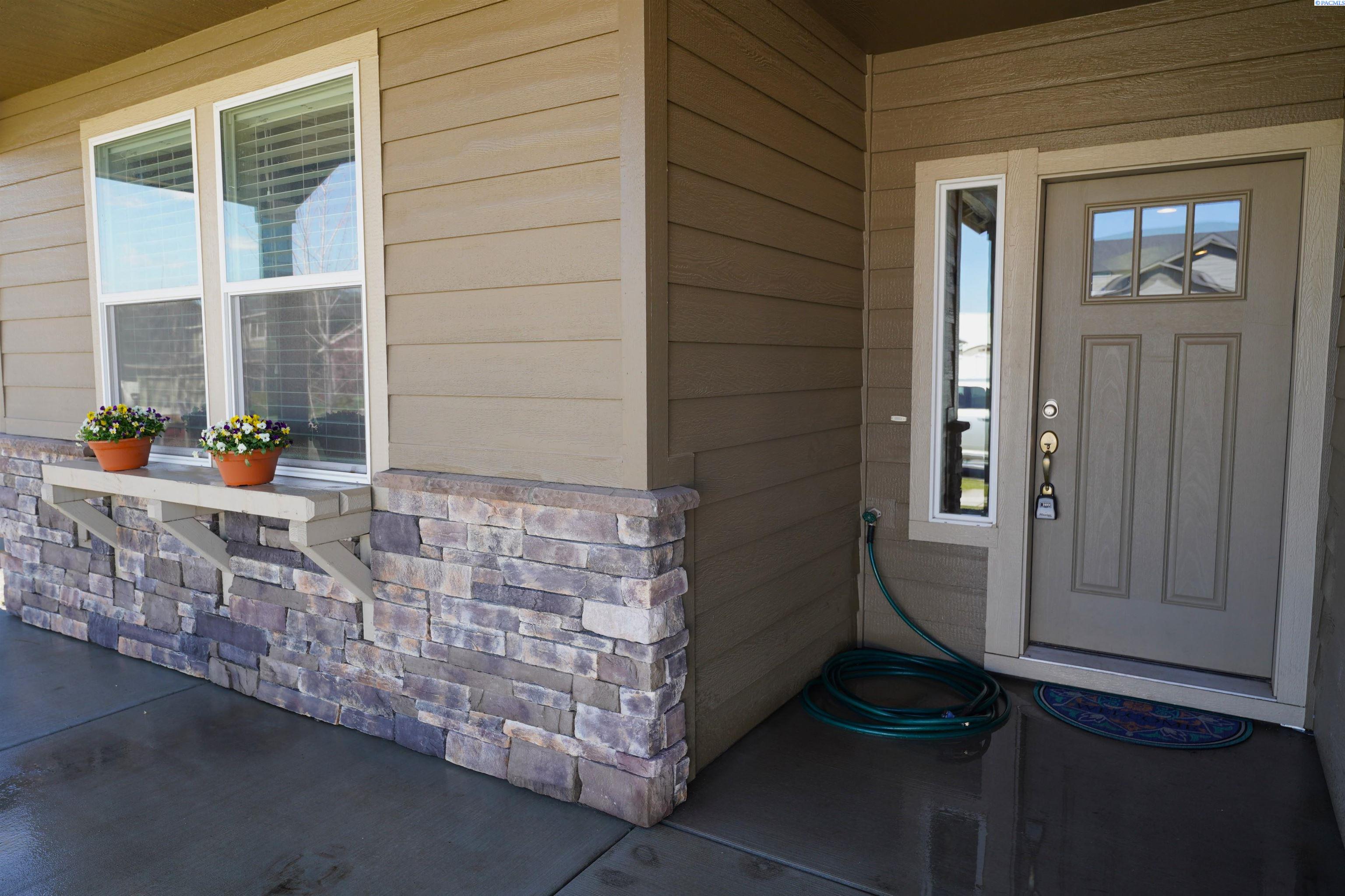 1835 Panorama Dr