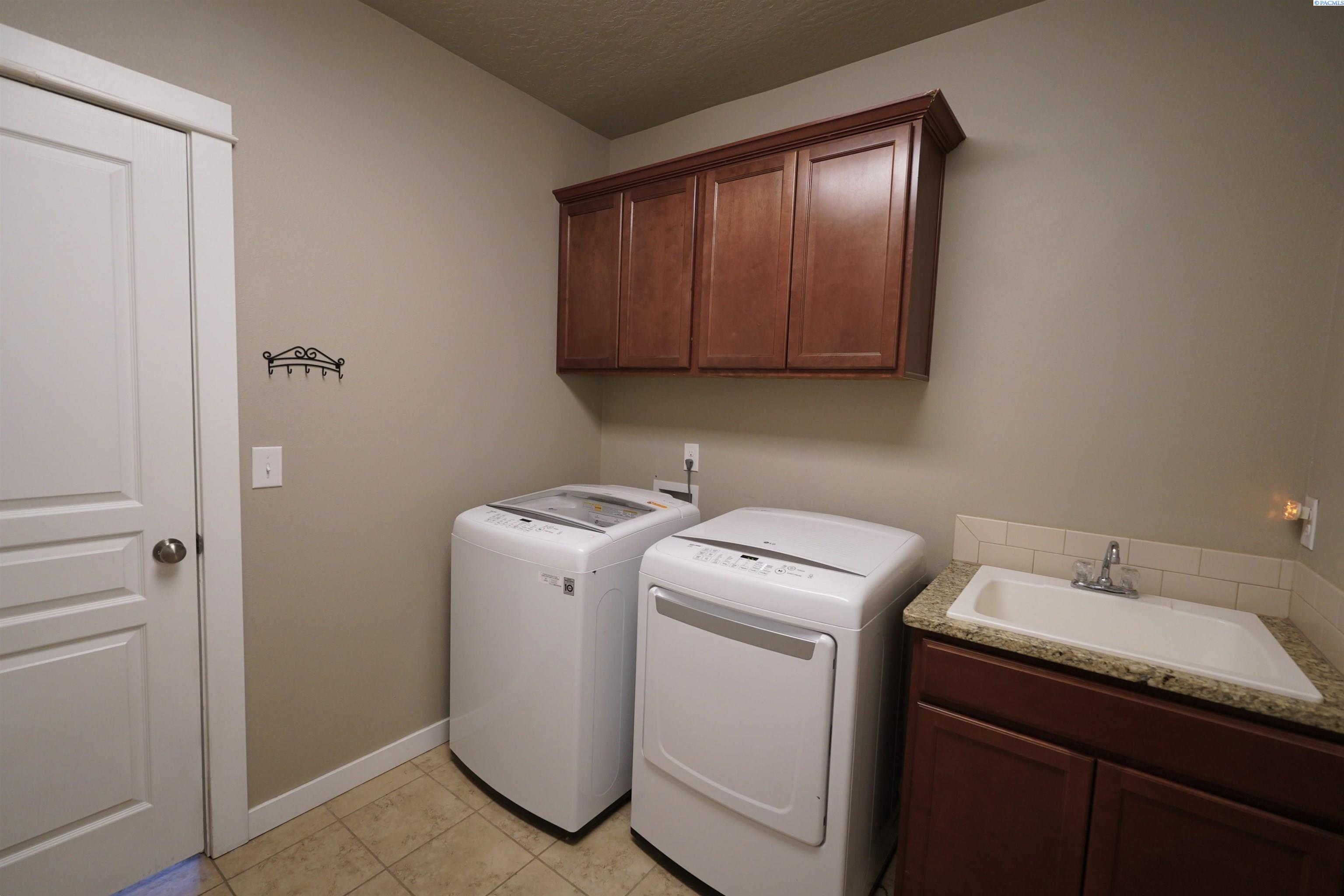 1835 Panorama Dr