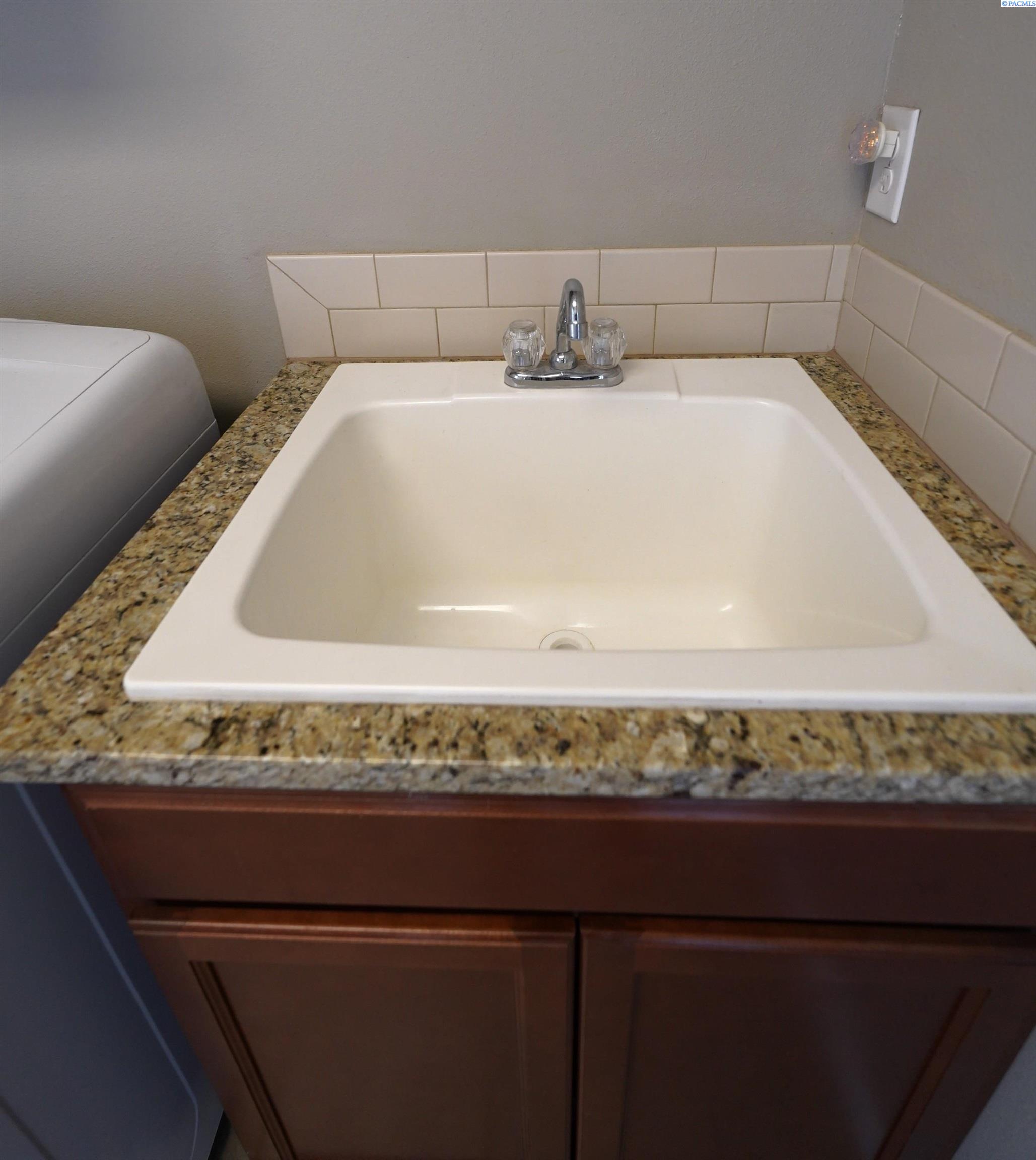 1835 Panorama Dr