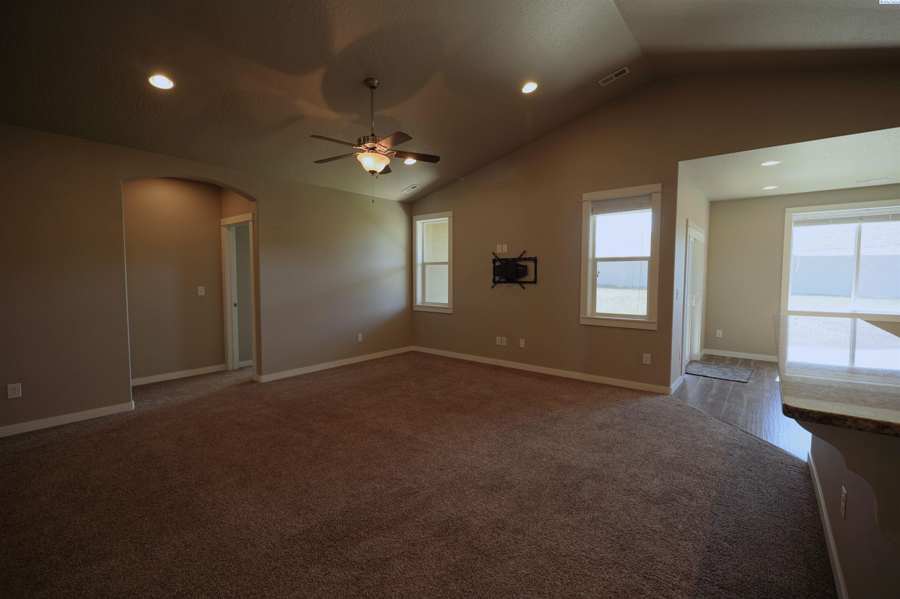1835 Panorama Dr