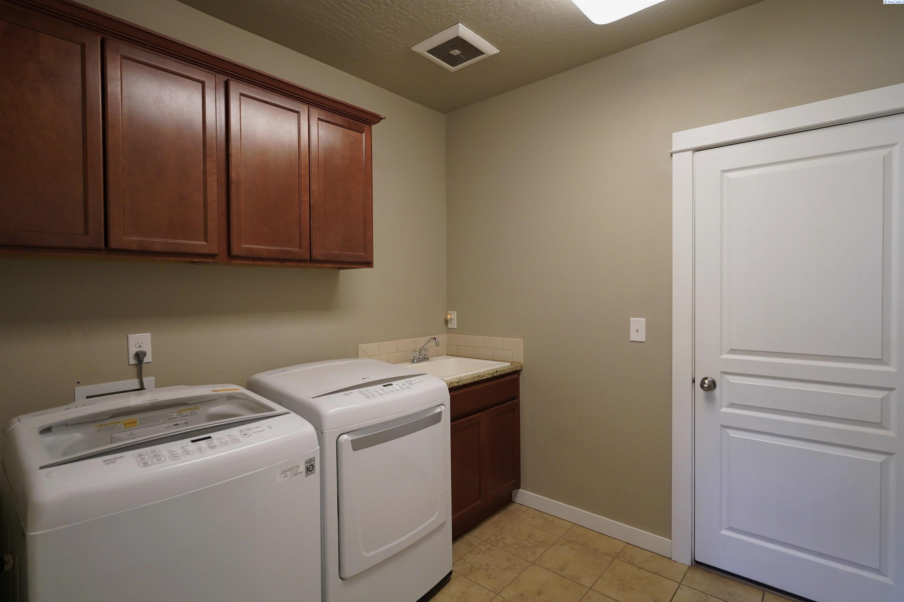 1835 Panorama Dr