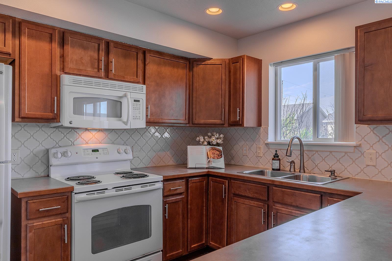 1272 SW Lost Trail Dr.